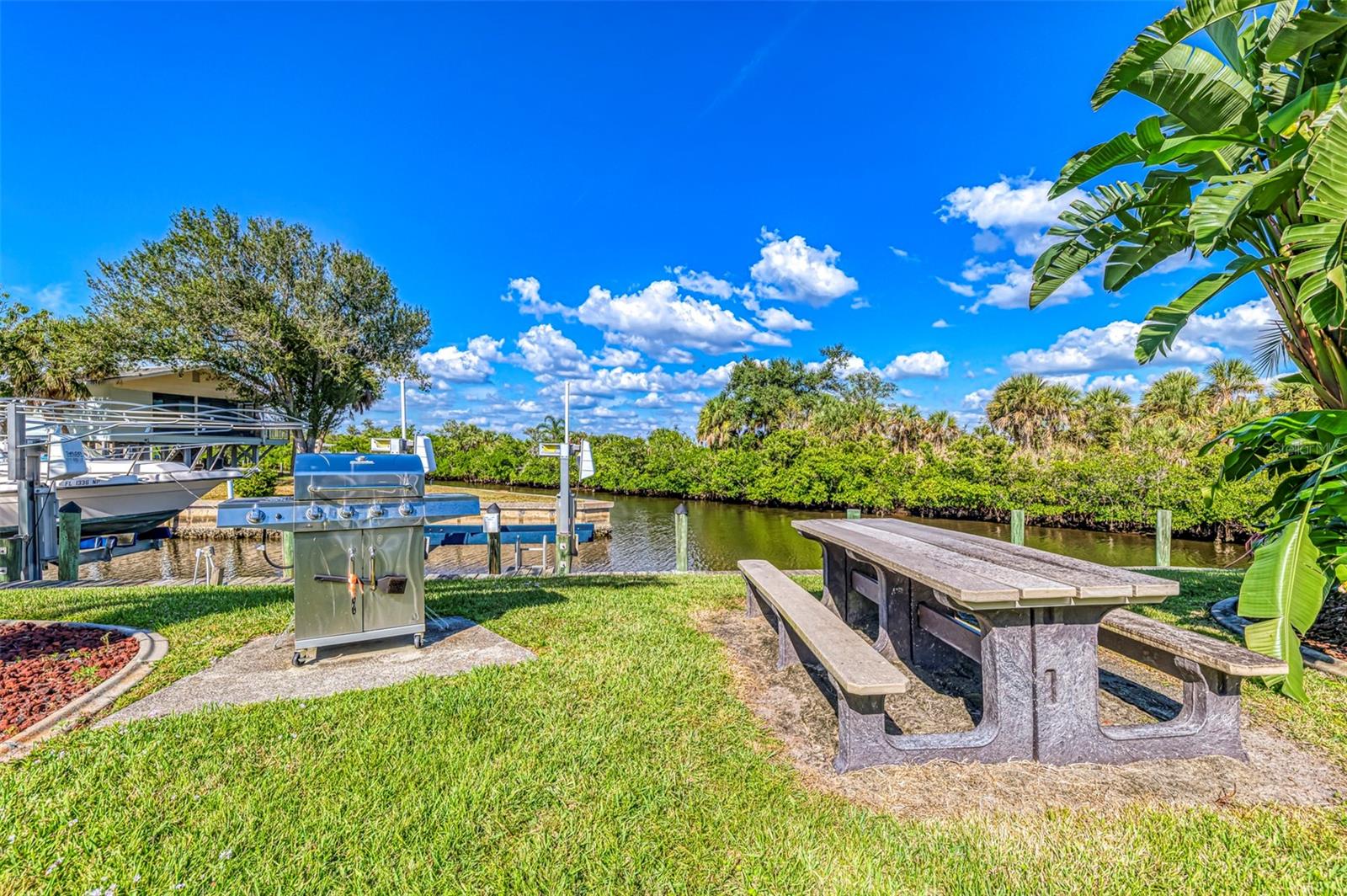 Image 35 of 55 For 4410 Warren Avenue 504