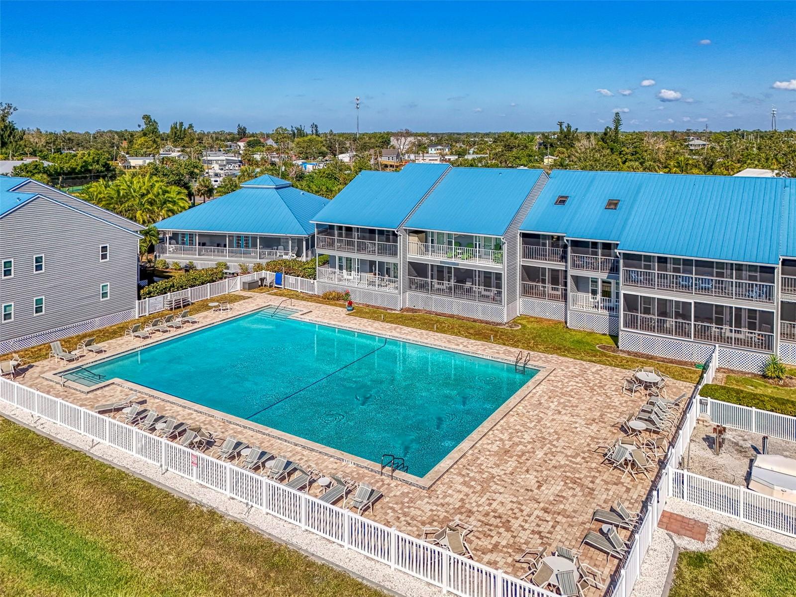 Image 39 of 55 For 4410 Warren Avenue 504