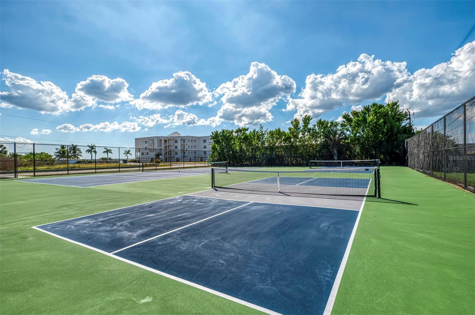 Image 42 of 55 For 4410 Warren Avenue 504