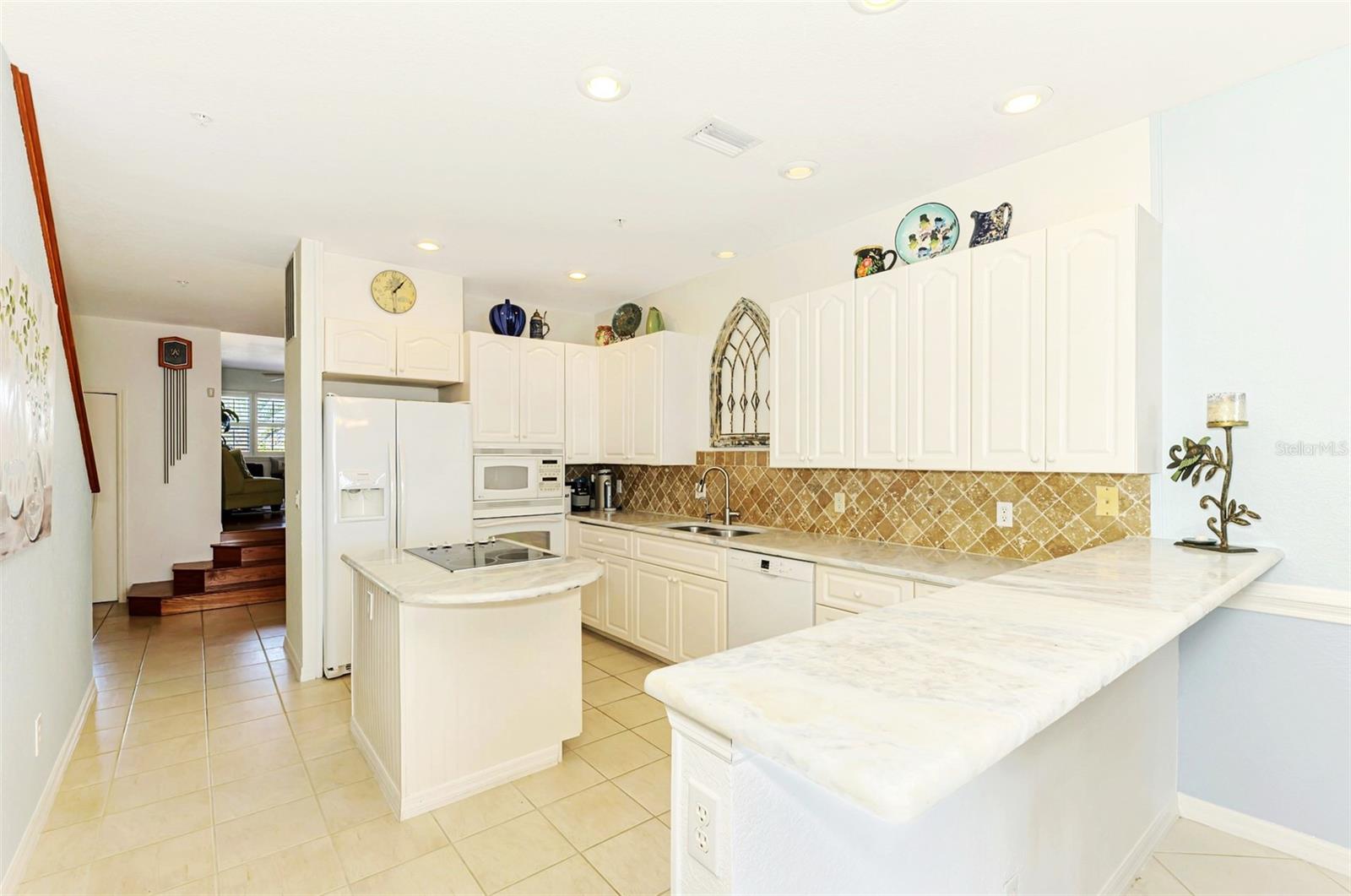 Image 9 of 55 For 4410 Warren Avenue 504