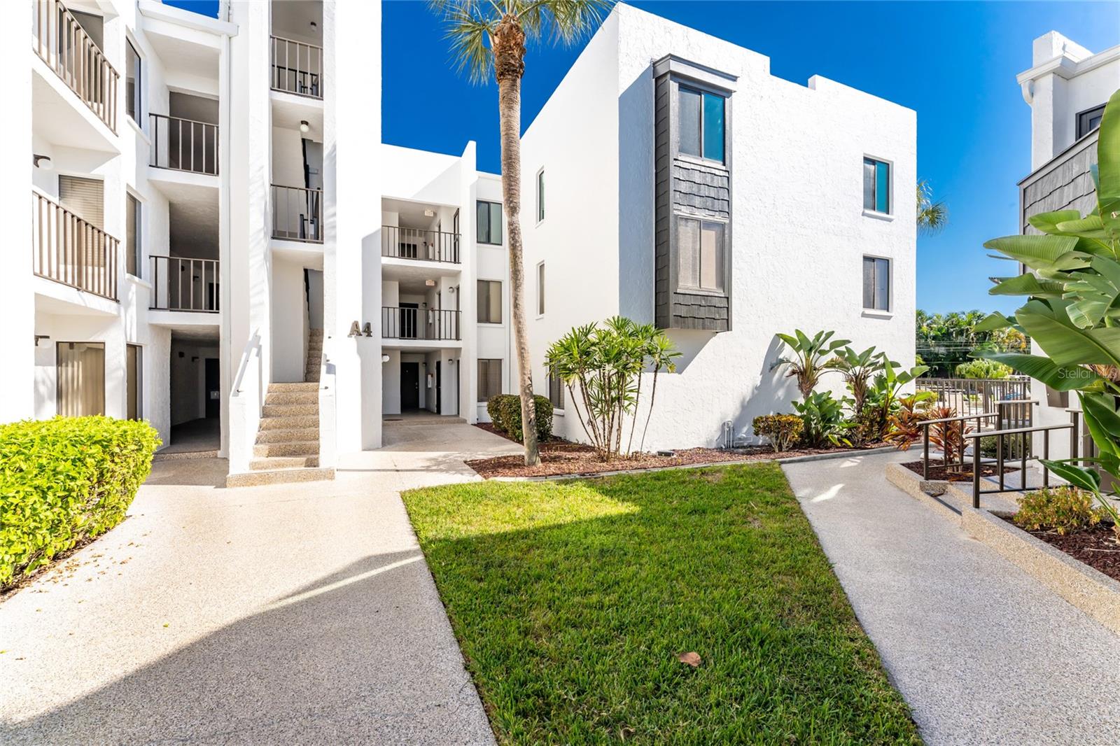 Image 2 of 52 For 2955 Beach Road A415