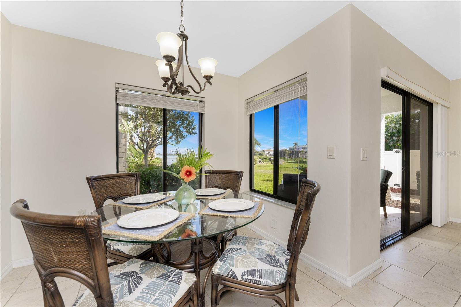 Image 21 of 52 For 2955 Beach Road A415