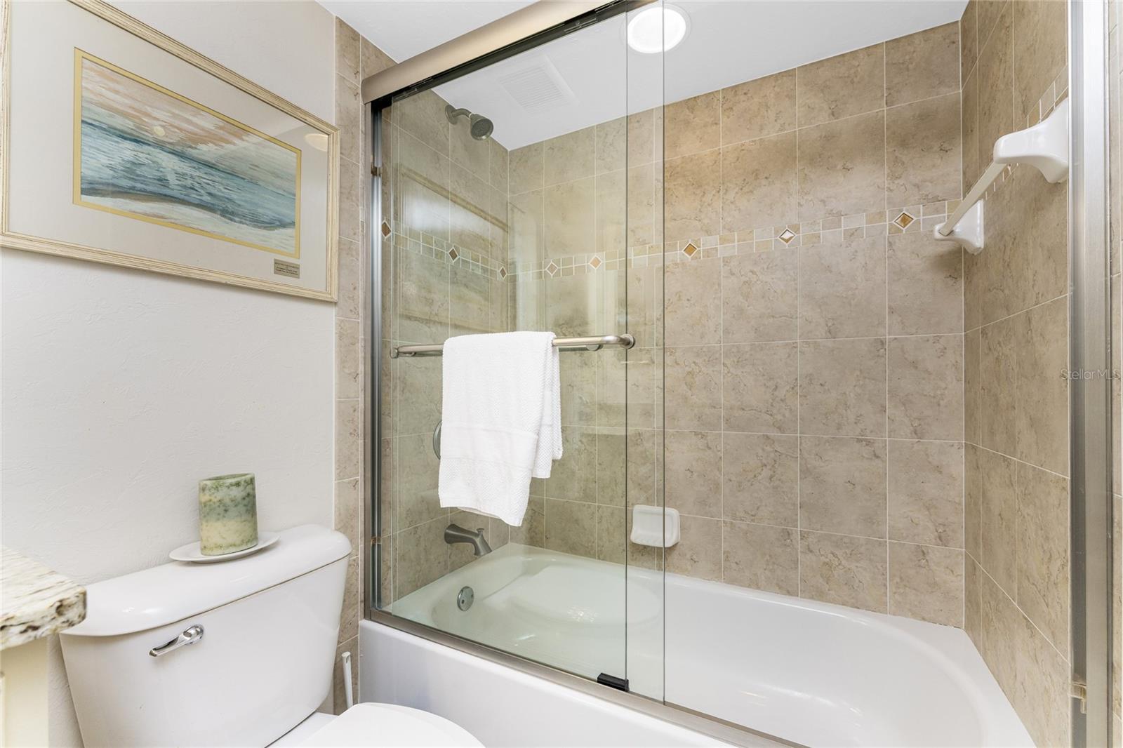 Image 28 of 52 For 2955 Beach Road A415