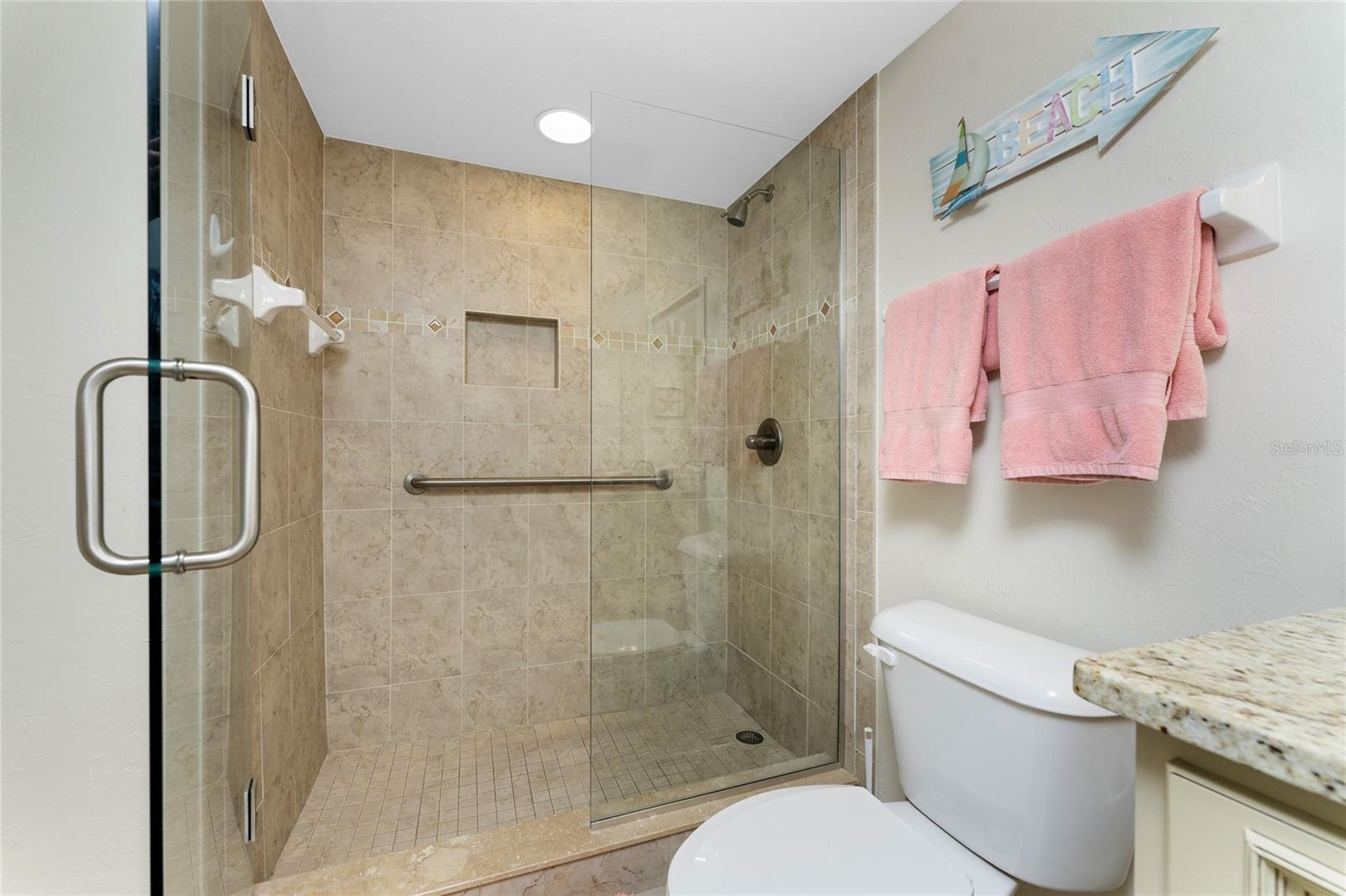 Image 33 of 52 For 2955 Beach Road A415