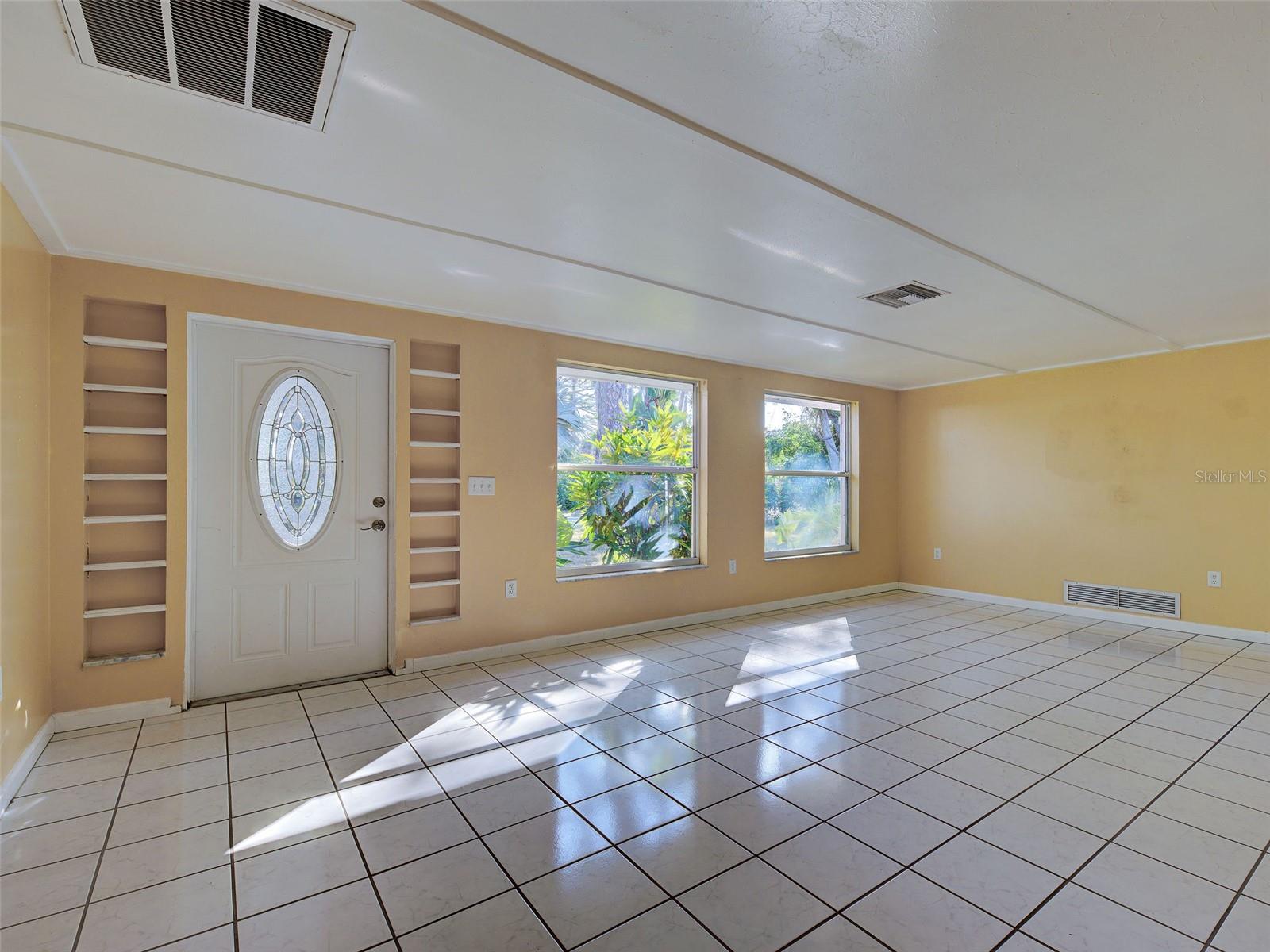 Image 12 of 52 For 5984 Diana Road