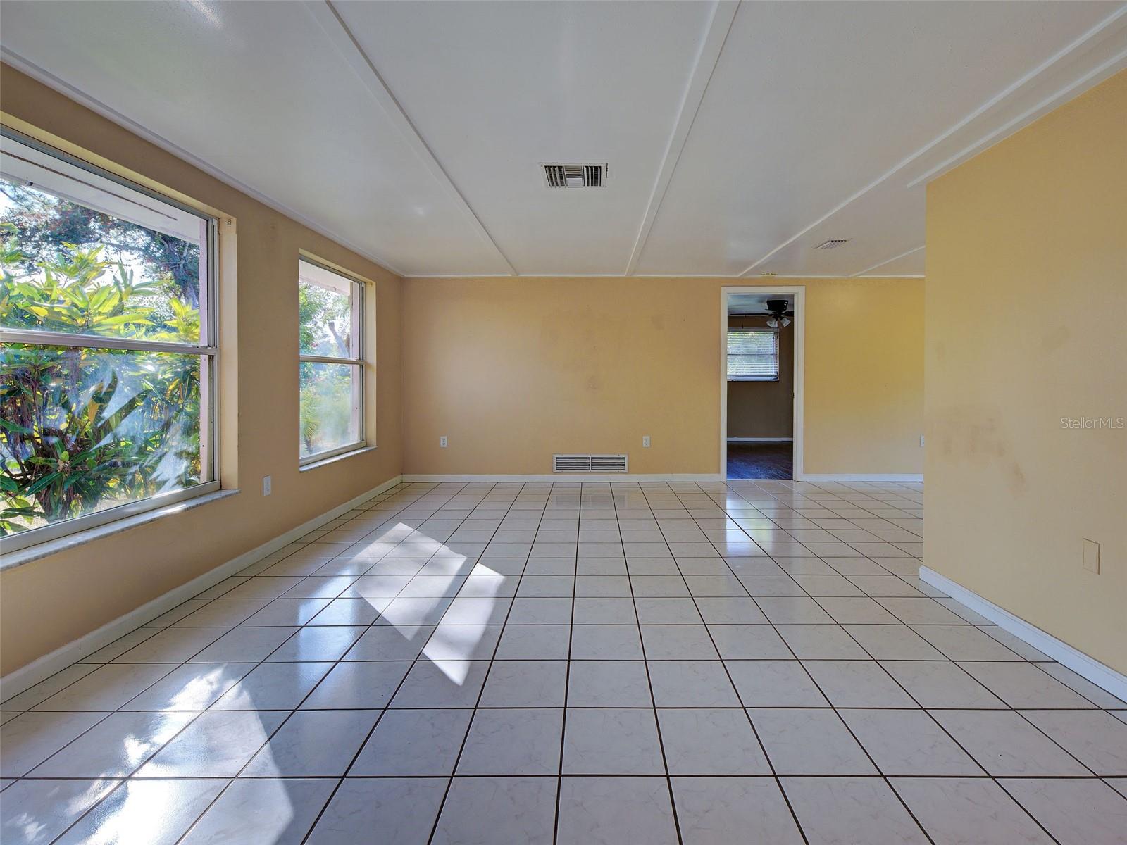 Image 13 of 52 For 5984 Diana Road