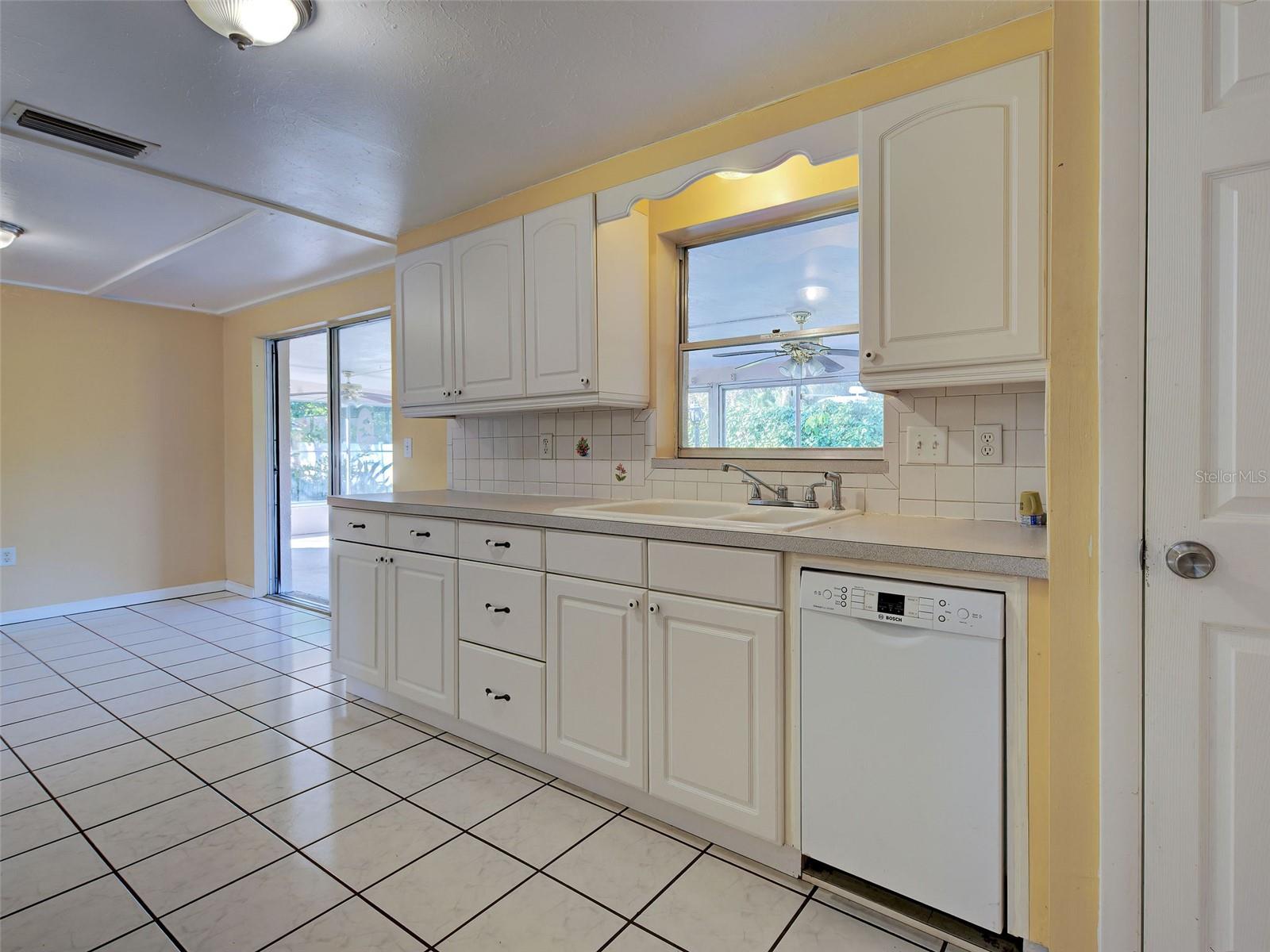 Image 19 of 52 For 5984 Diana Road