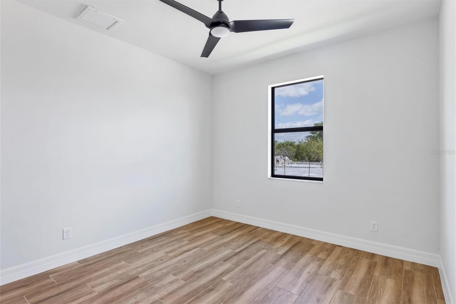 Image 14 of 19 For 9364 Miami  