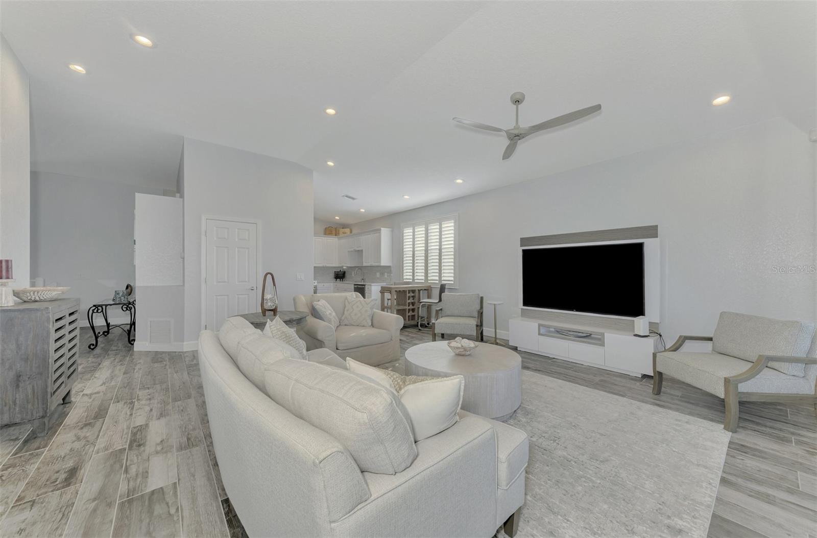 Image 16 of 81 For 3303 Grand Vista Court 201