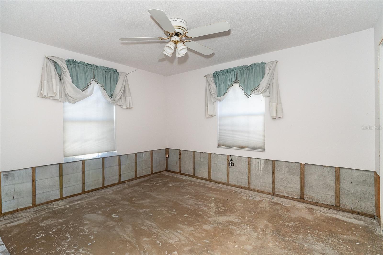 Image 15 of 29 For 514 Tarpon Way