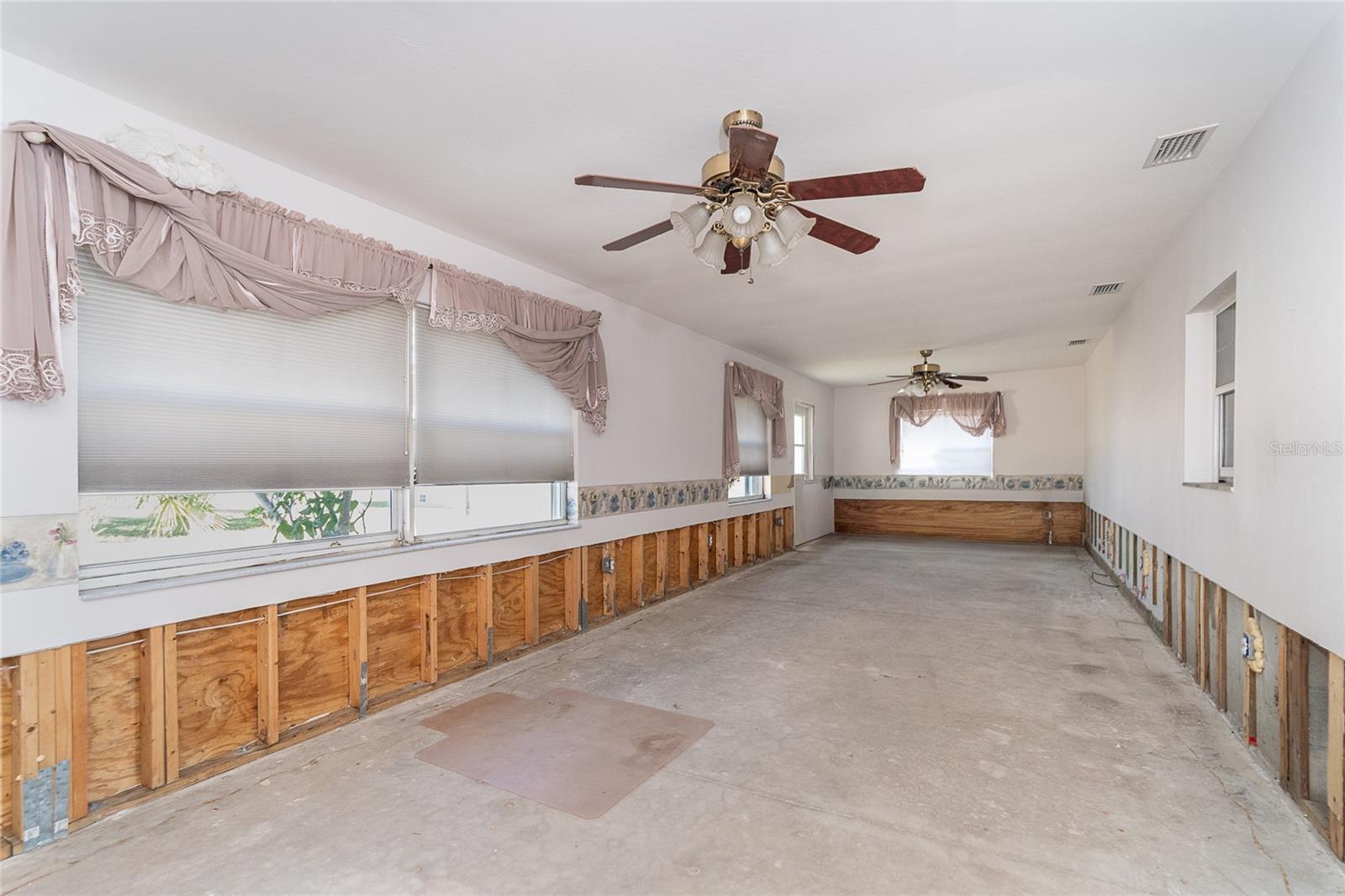 Image 16 of 29 For 514 Tarpon Way