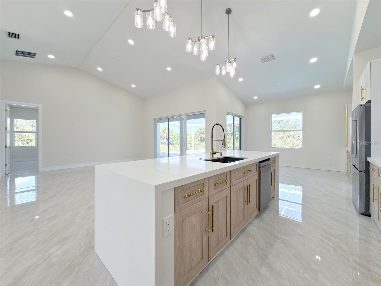 Image 10 of 53 For 14663 Lillian Circle