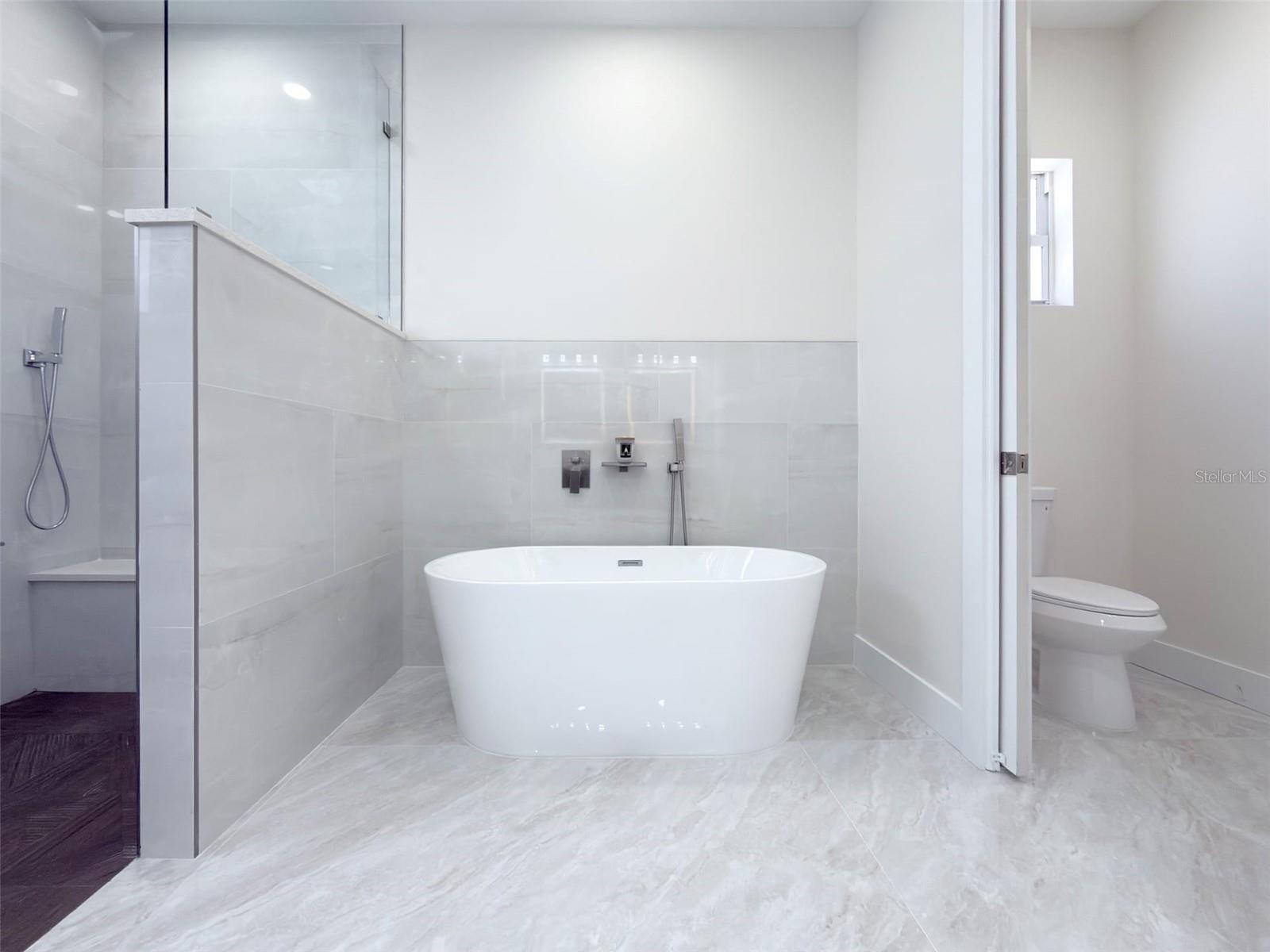 Image 23 of 53 For 14663 Lillian Circle