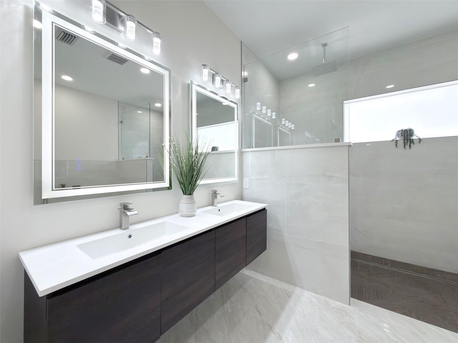 Image 25 of 53 For 14663 Lillian Circle