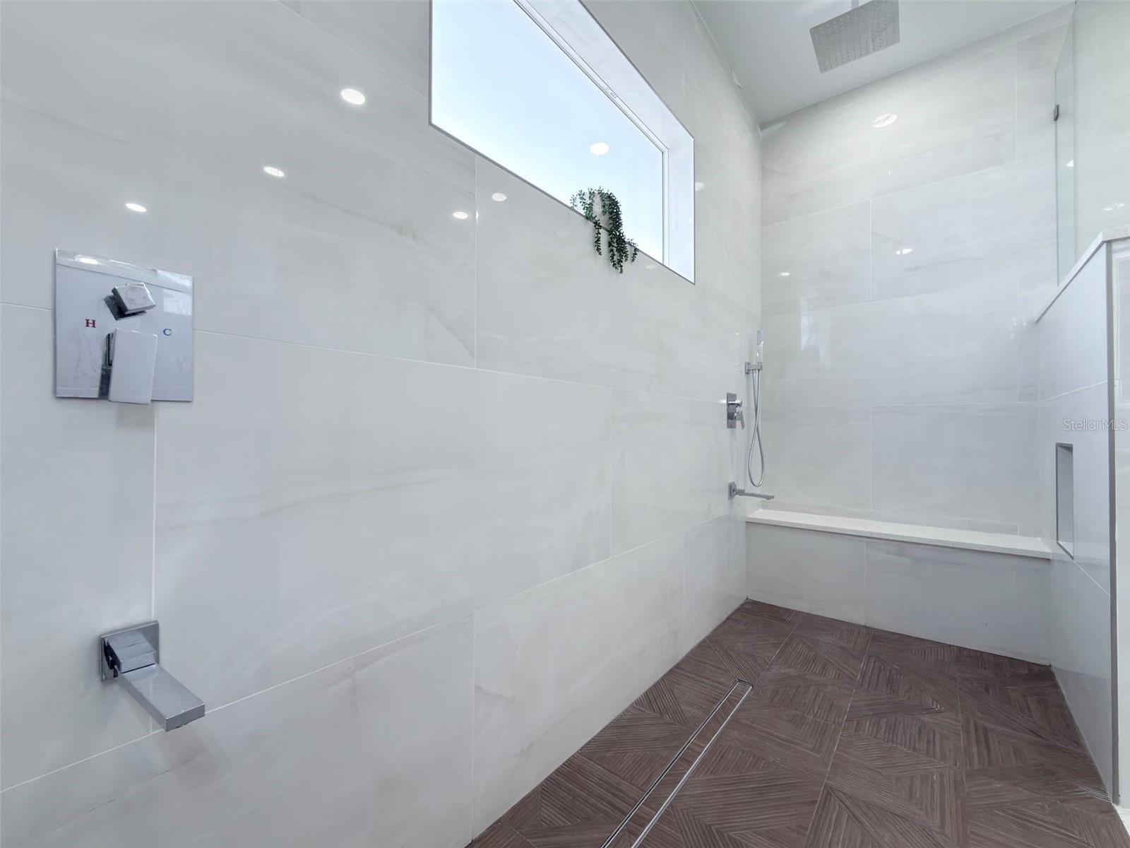 Image 27 of 53 For 14663 Lillian Circle