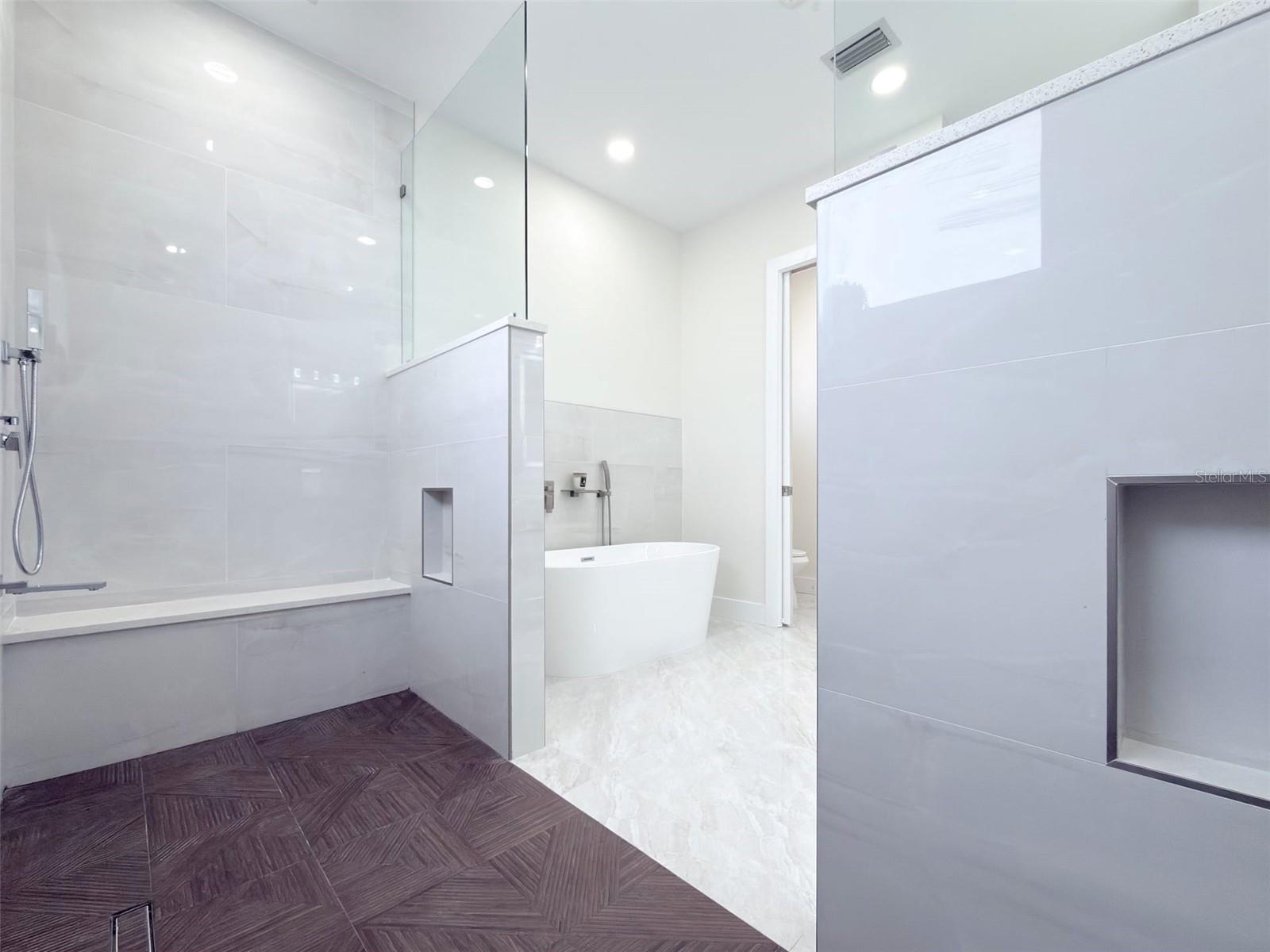 Image 28 of 53 For 14663 Lillian Circle