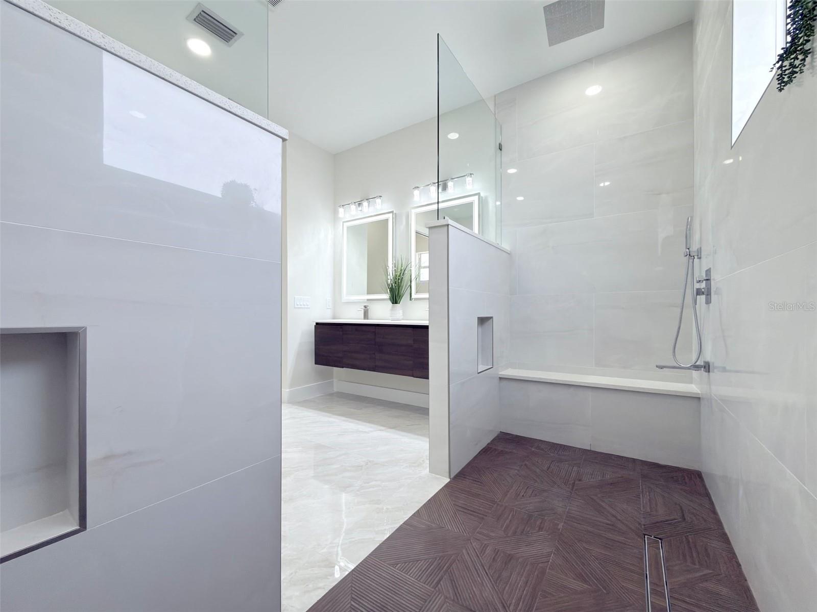 Image 29 of 53 For 14663 Lillian Circle