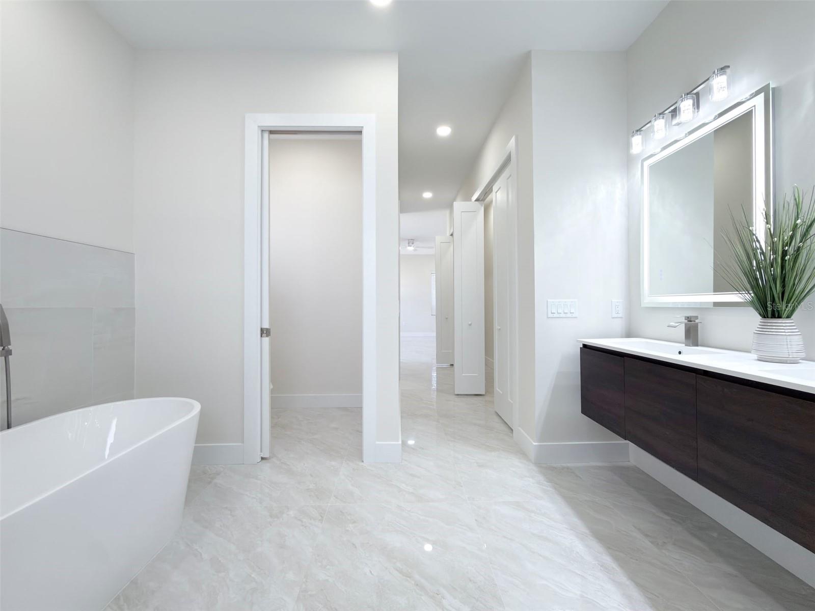 Image 30 of 53 For 14663 Lillian Circle