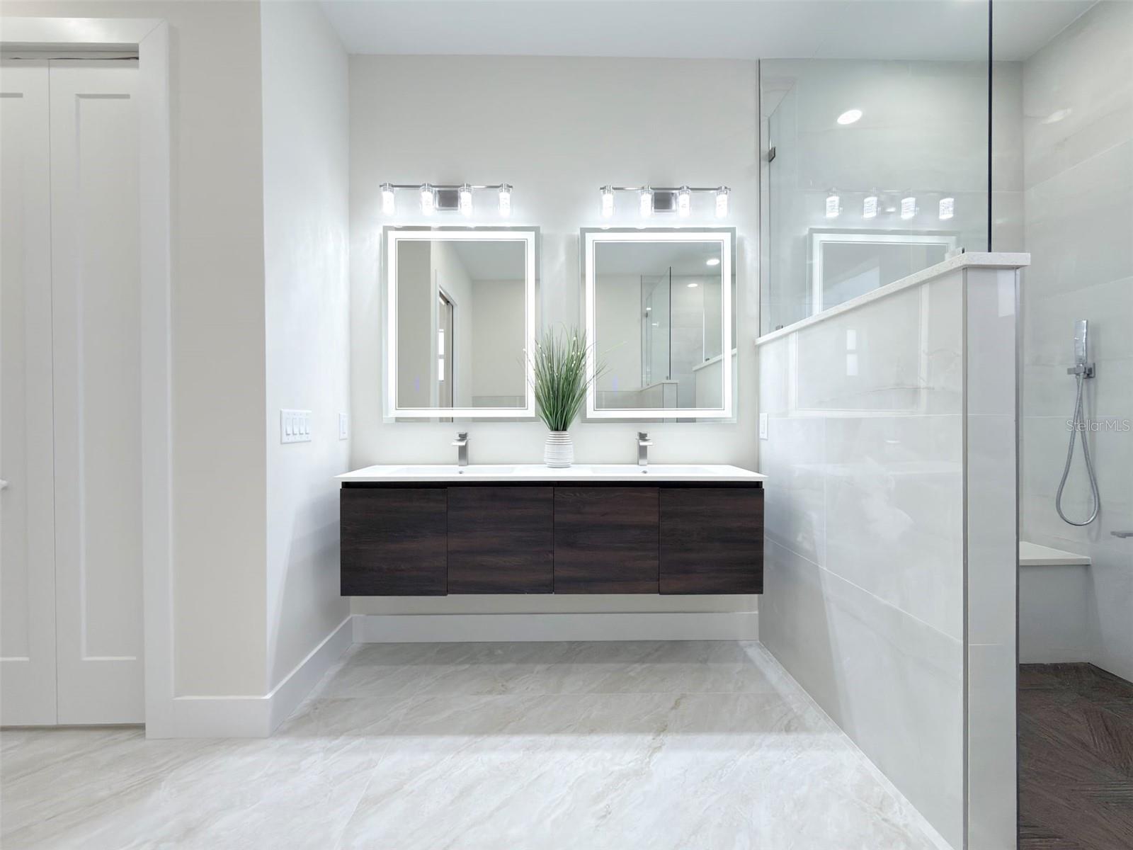 Image 31 of 53 For 14663 Lillian Circle