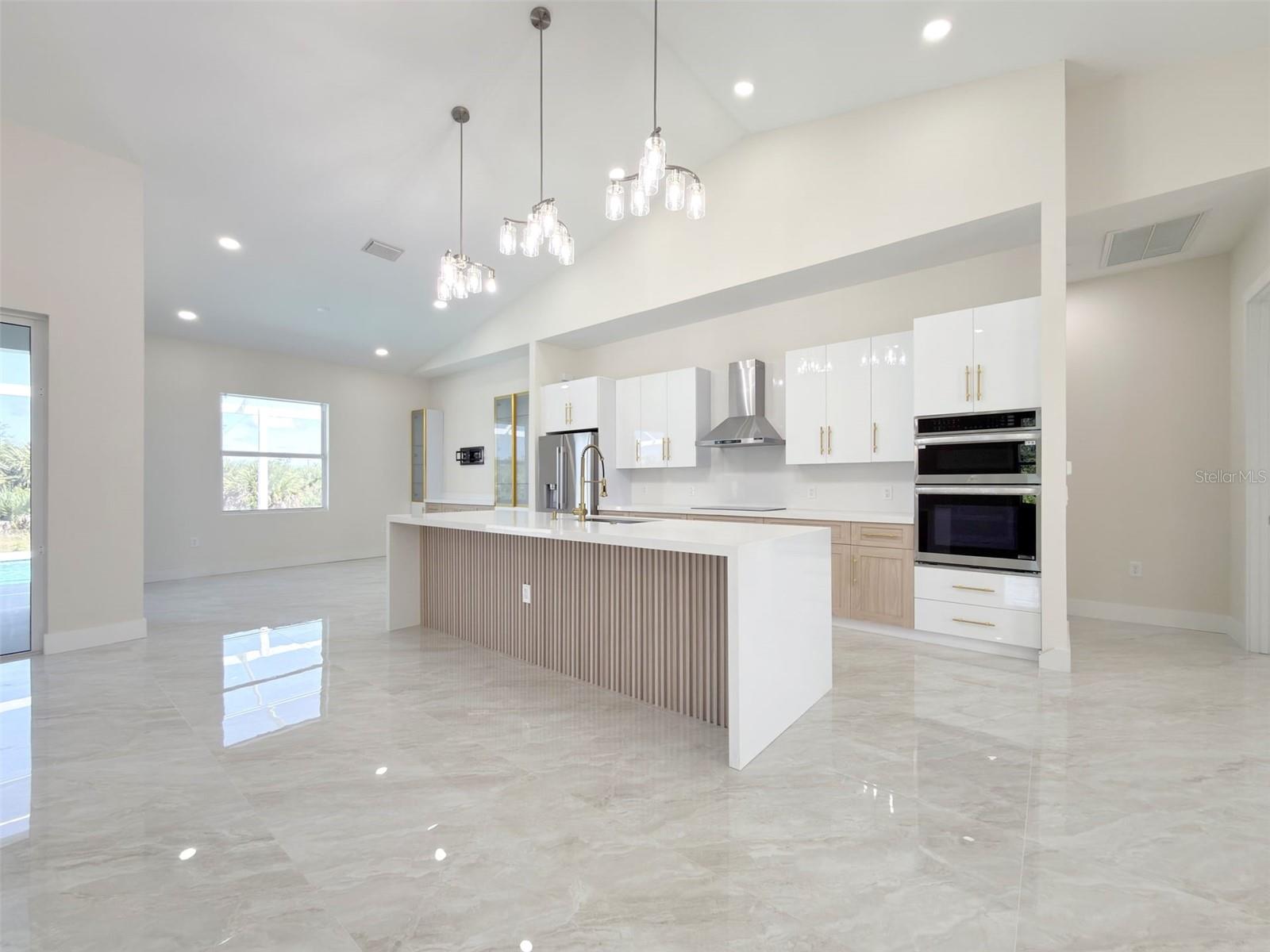 Image 4 of 53 For 14663 Lillian Circle