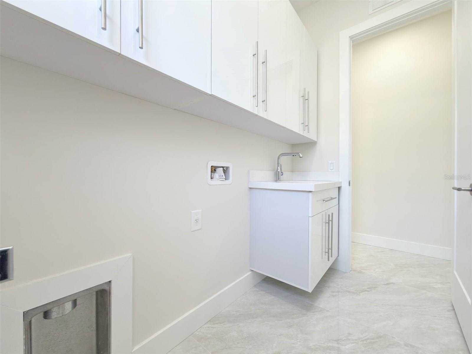 Image 46 of 53 For 14663 Lillian Circle