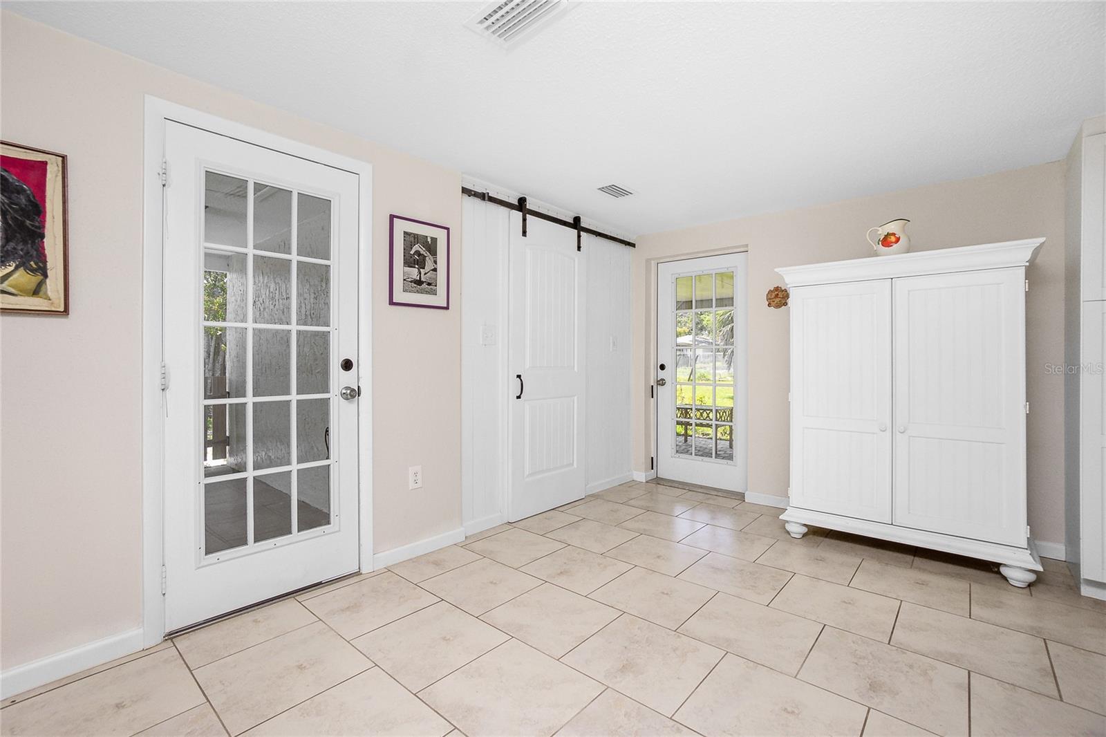 Image 21 of 38 For 1725 Blue Bird Lane