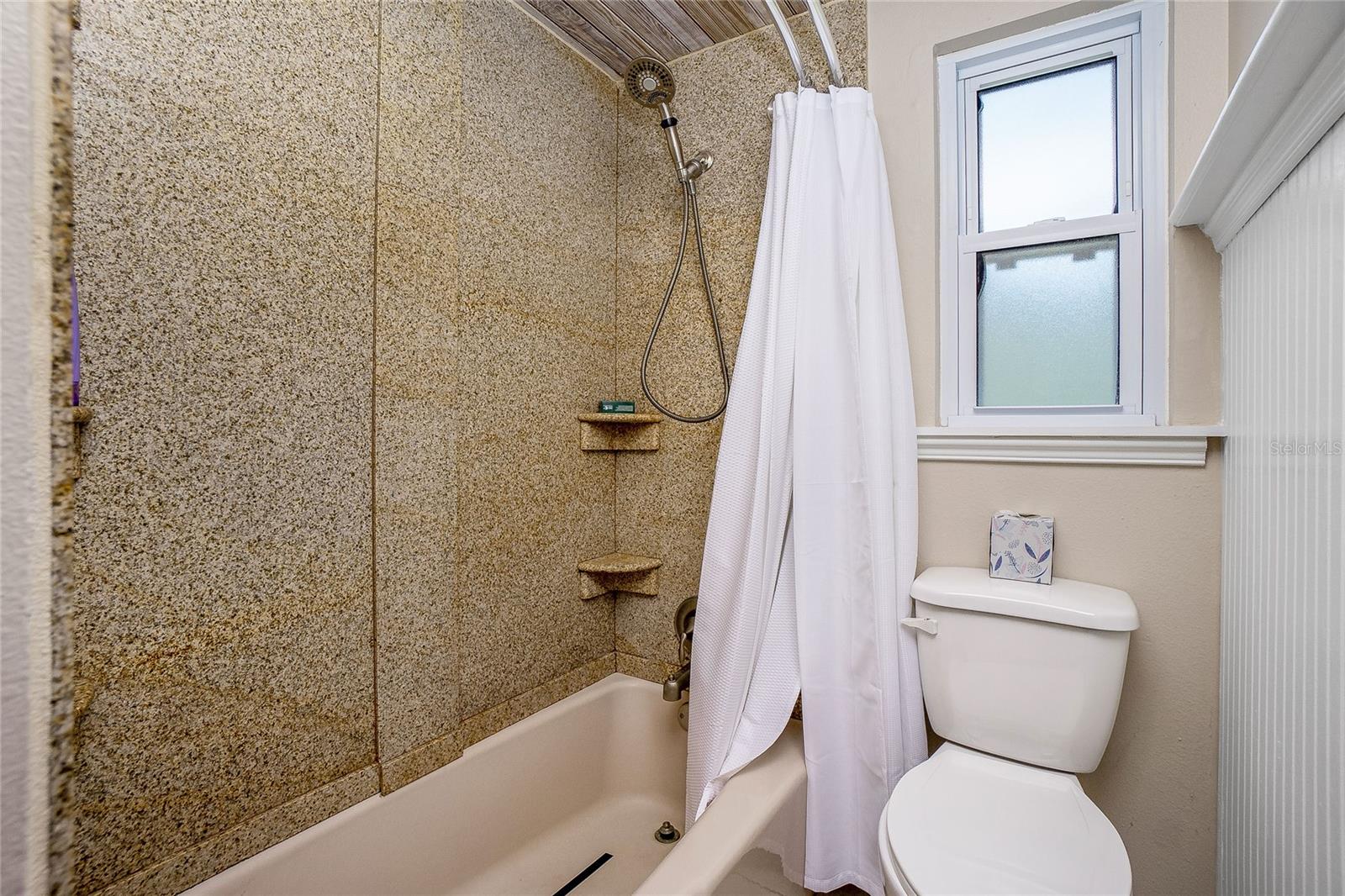 Image 26 of 38 For 1725 Blue Bird Lane