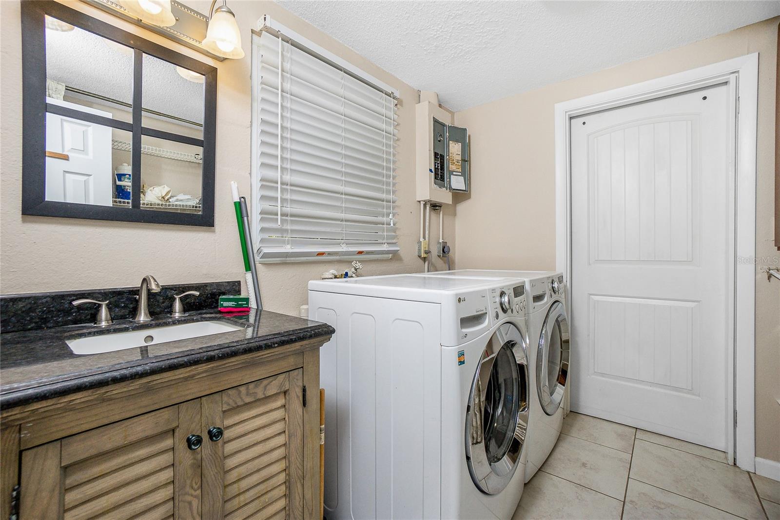 Image 29 of 38 For 1725 Blue Bird Lane