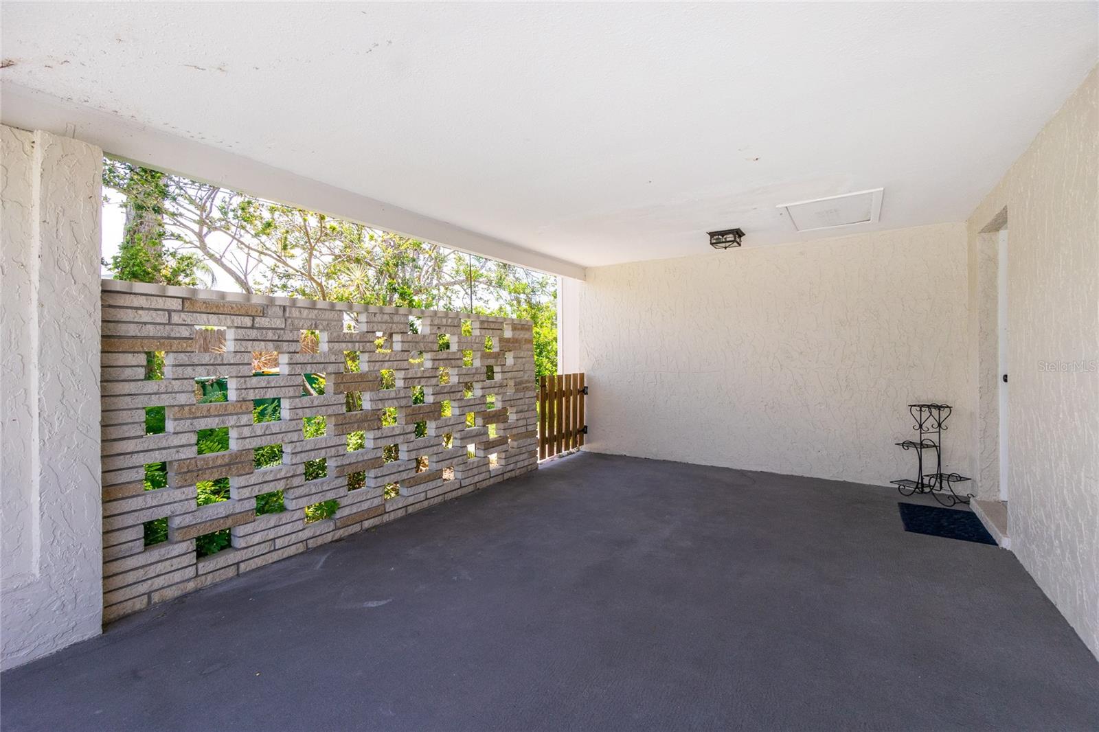 Image 33 of 38 For 1725 Blue Bird Lane