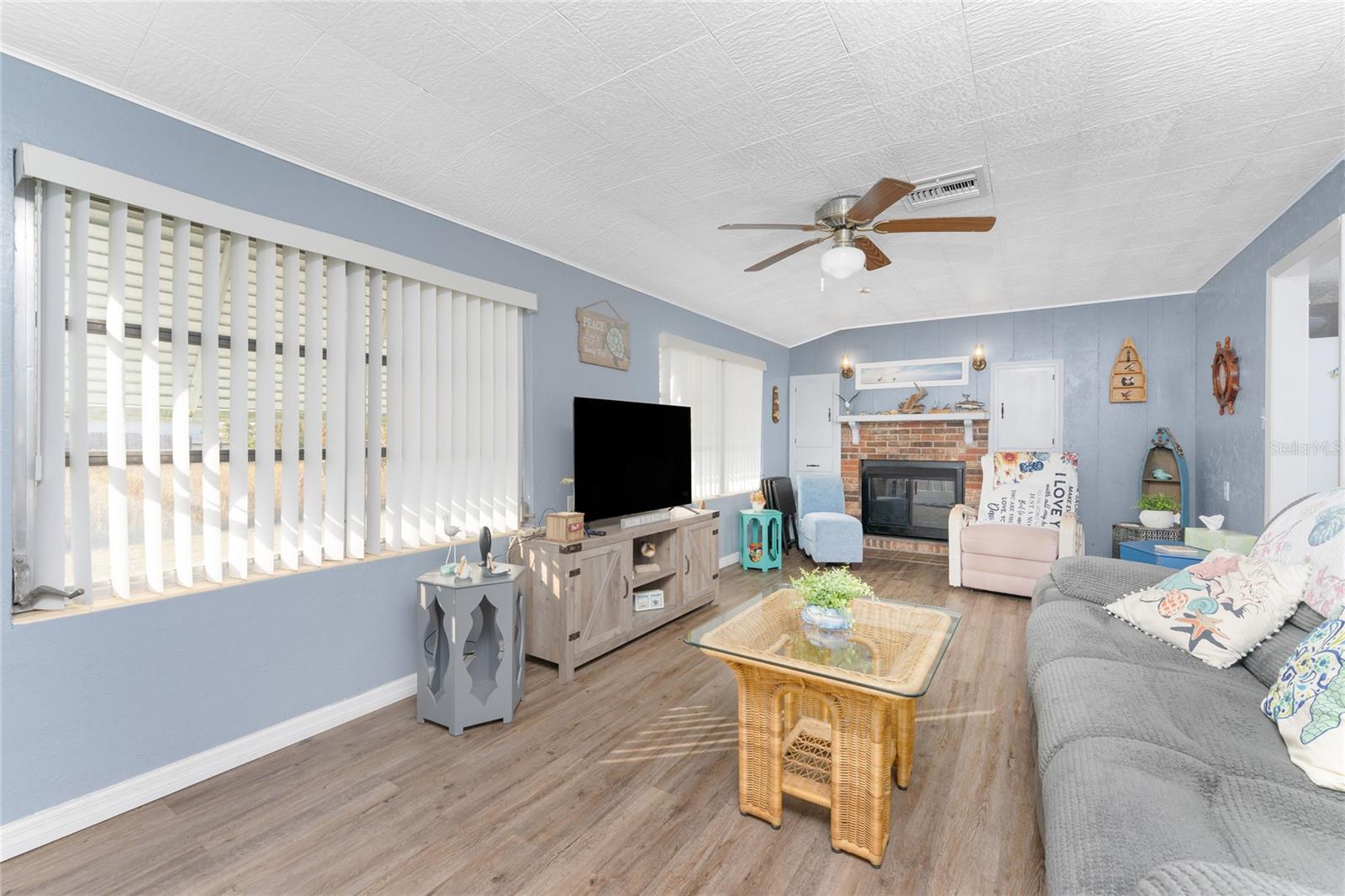 Image 3 of 45 For 619 Via Cala