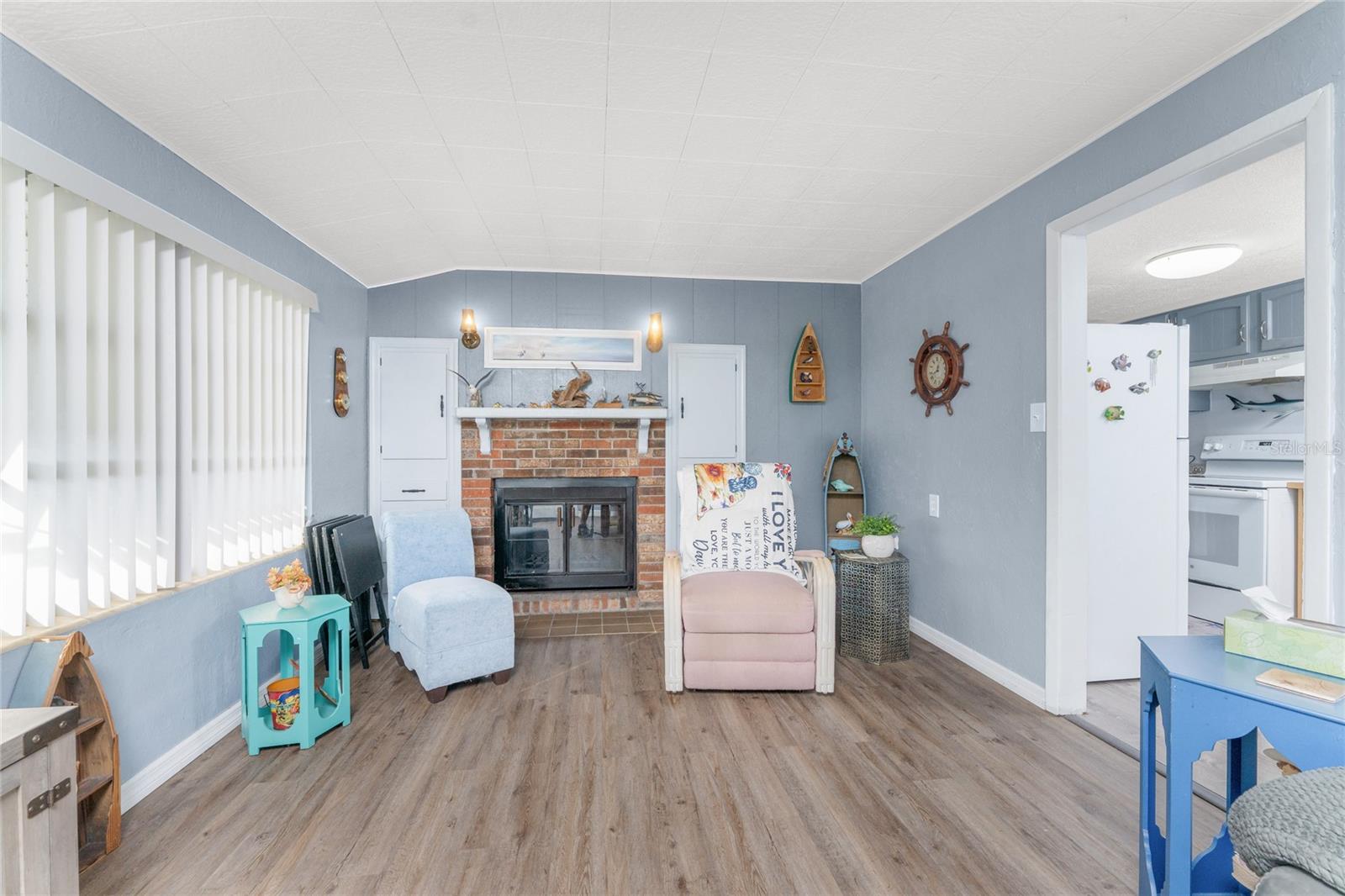 Image 4 of 45 For 619 Via Cala