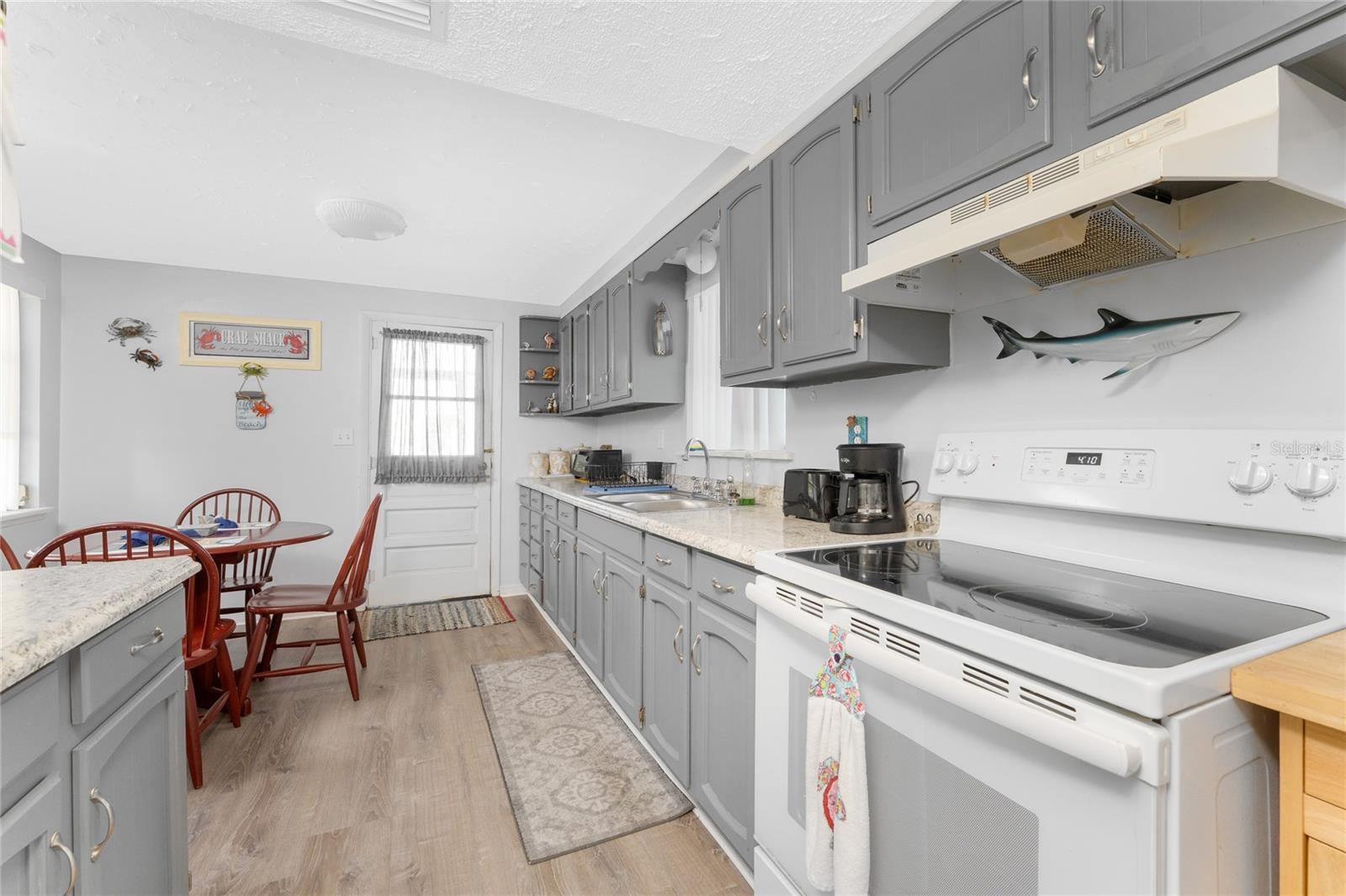 Image 9 of 45 For 619 Via Cala