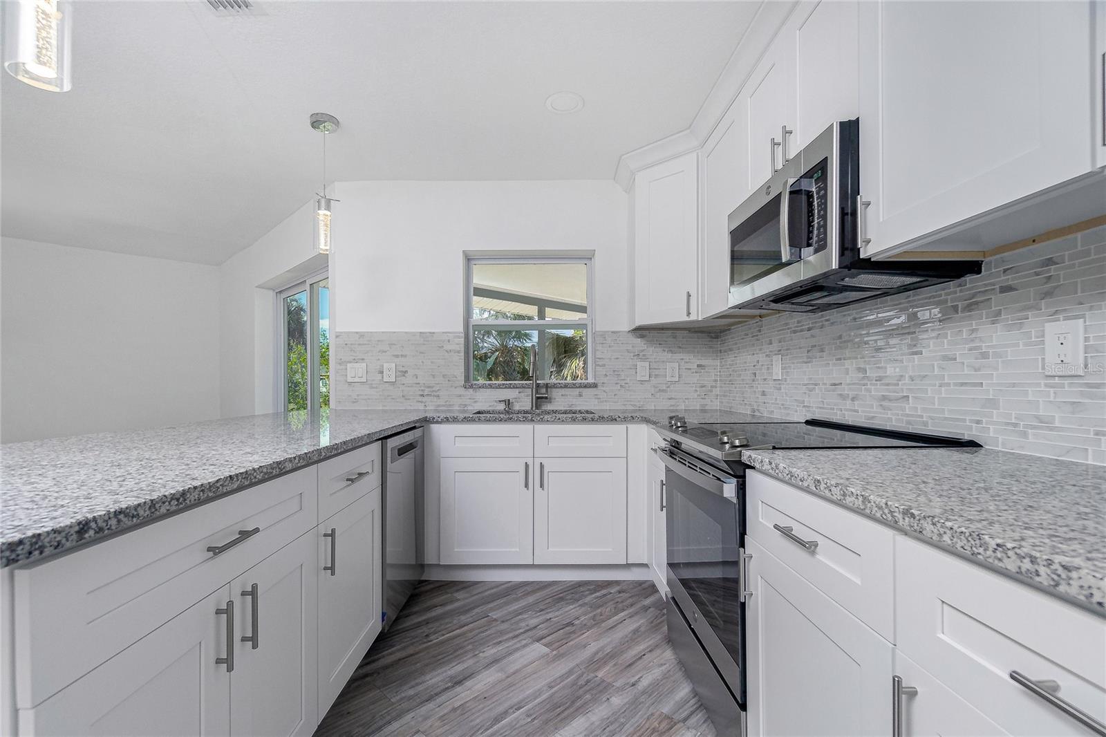 Image 10 of 24 For 1081 Humboldt Street