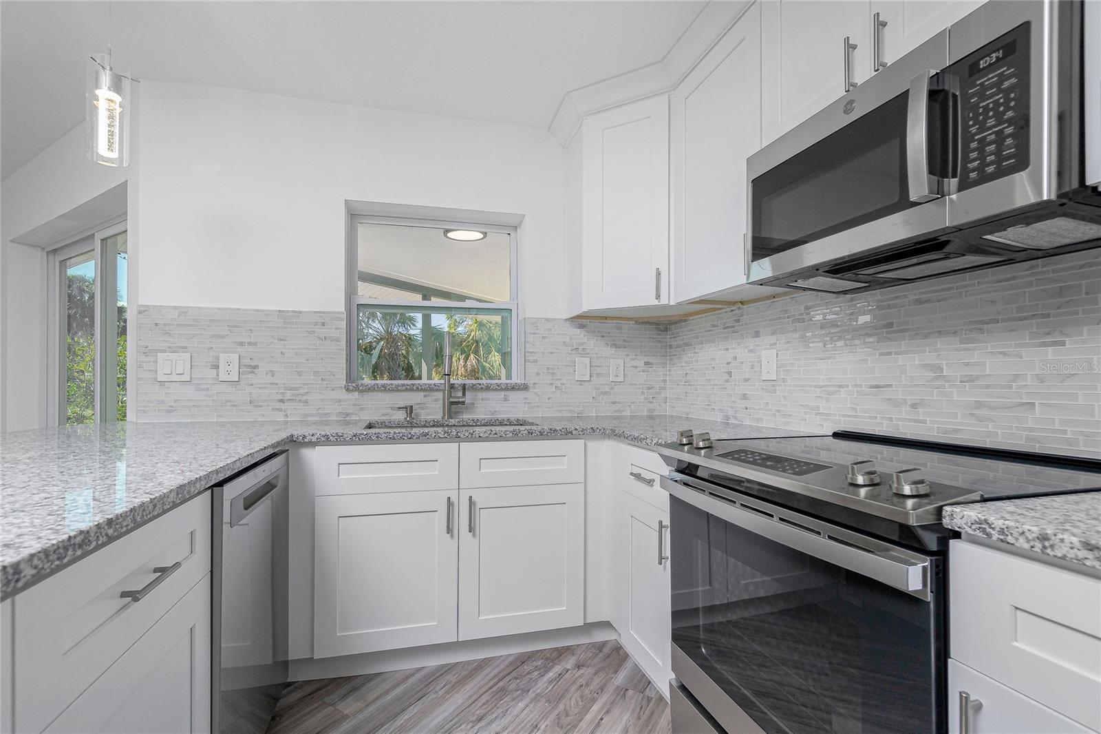 Image 11 of 24 For 1081 Humboldt Street