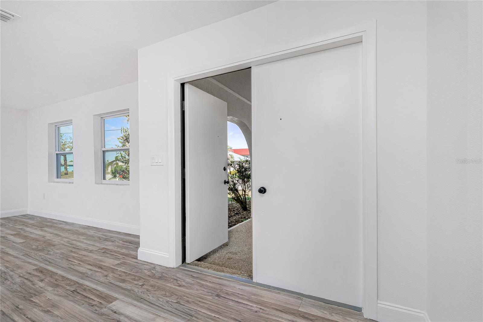 Image 3 of 24 For 1081 Humboldt Street