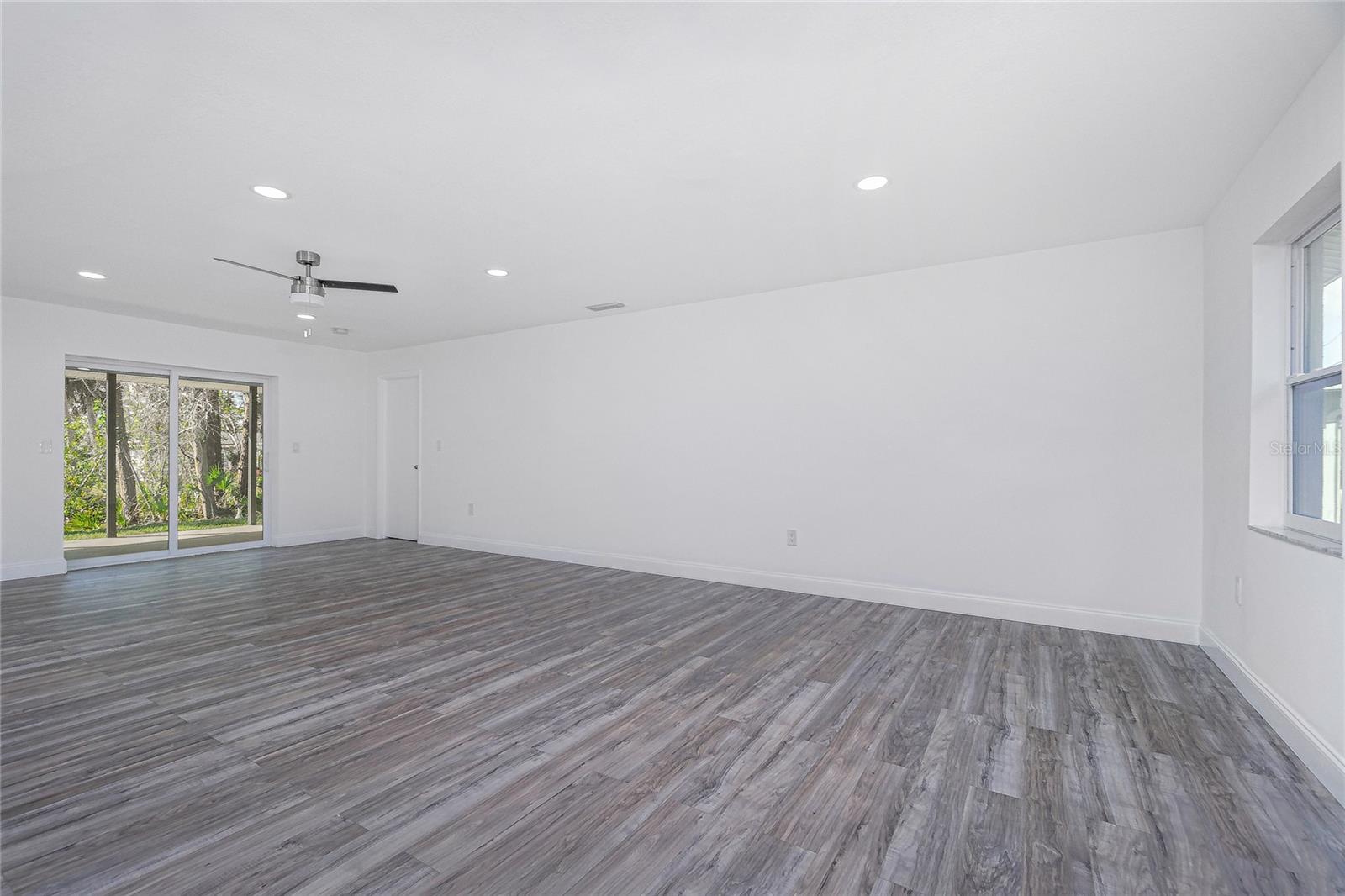 Image 4 of 24 For 1081 Humboldt Street