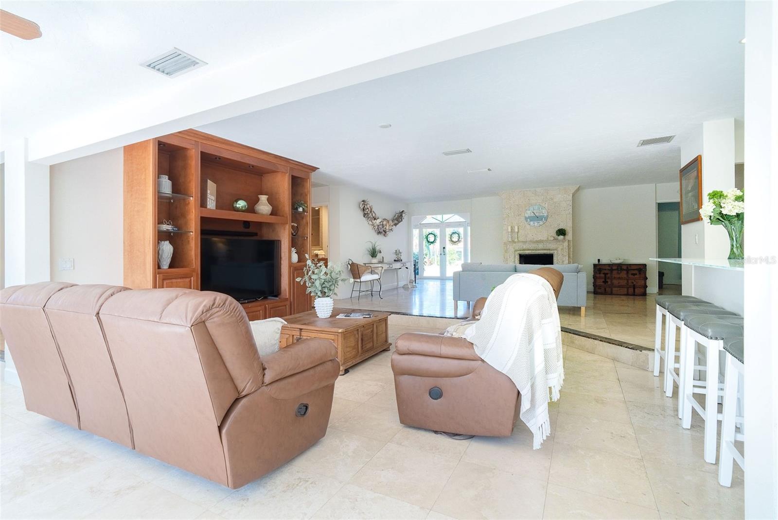 Image 14 of 83 For 1648 Shelburne Lane