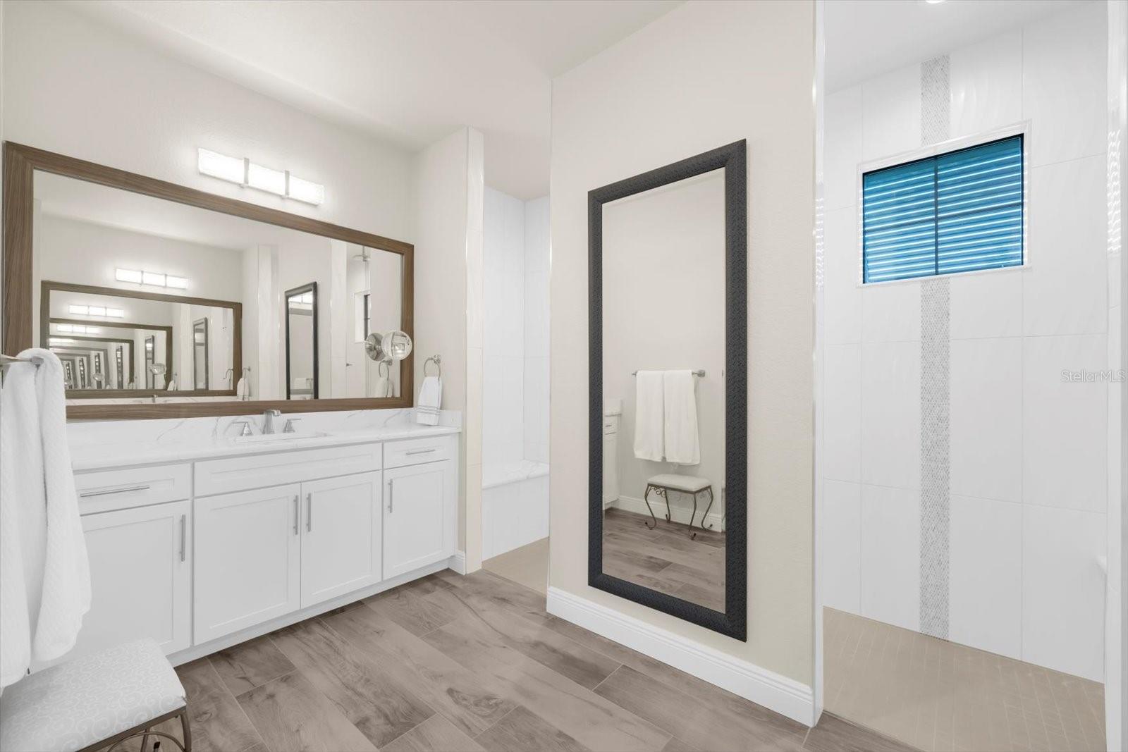 Image 26 of 53 For 15872 Melport Circle