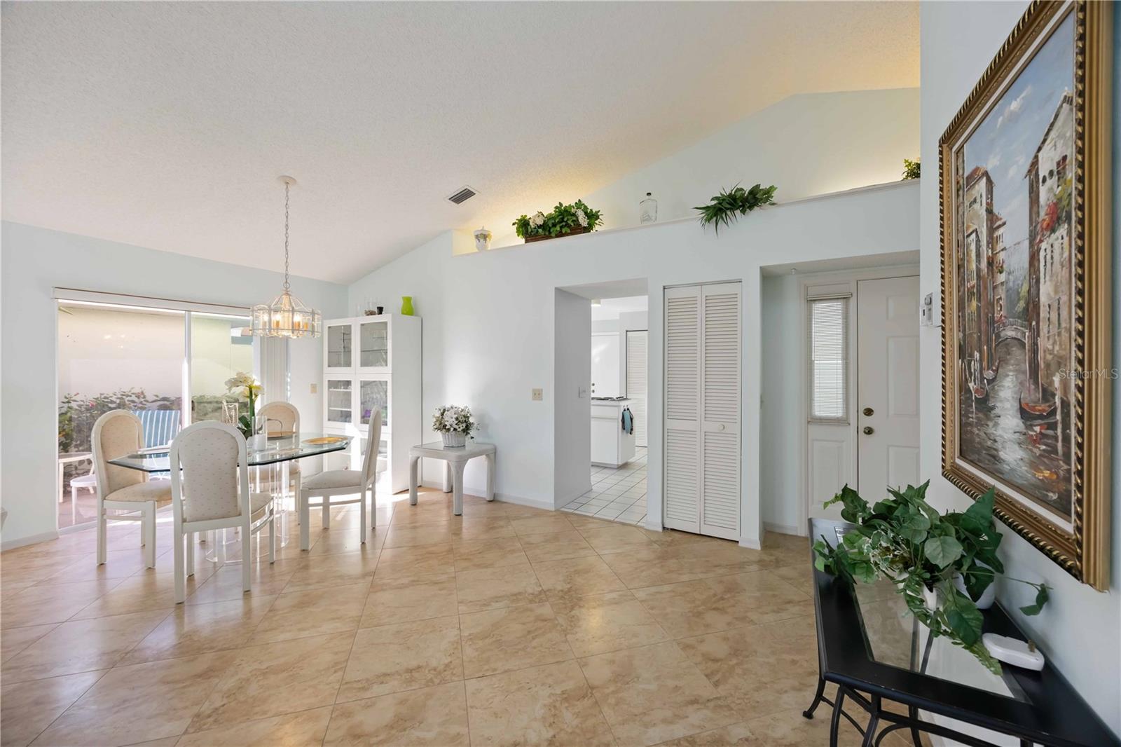 Image 12 of 66 For 805 Harrington Lake Drive N 76