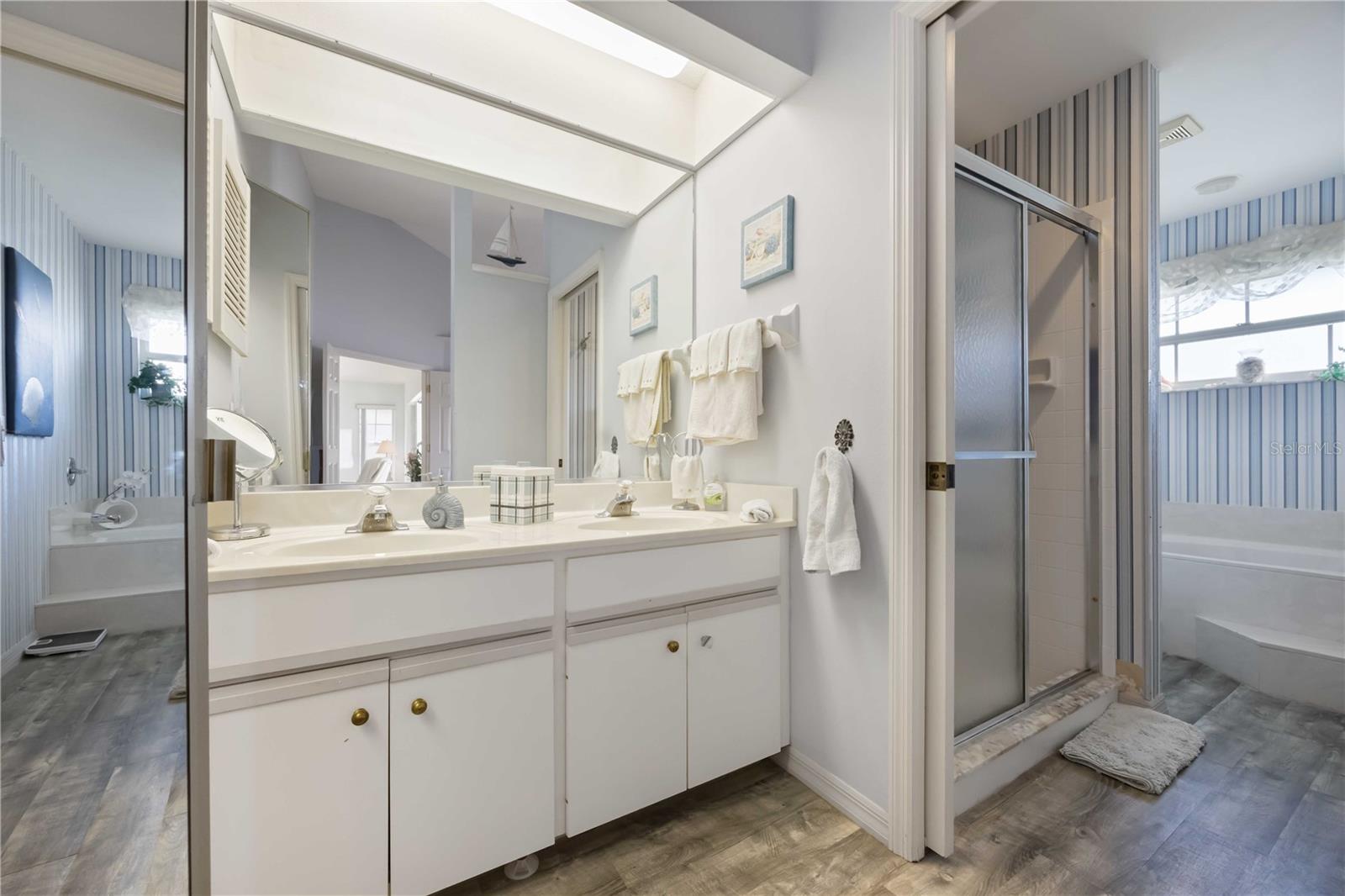 Image 30 of 66 For 805 Harrington Lake Drive N 76