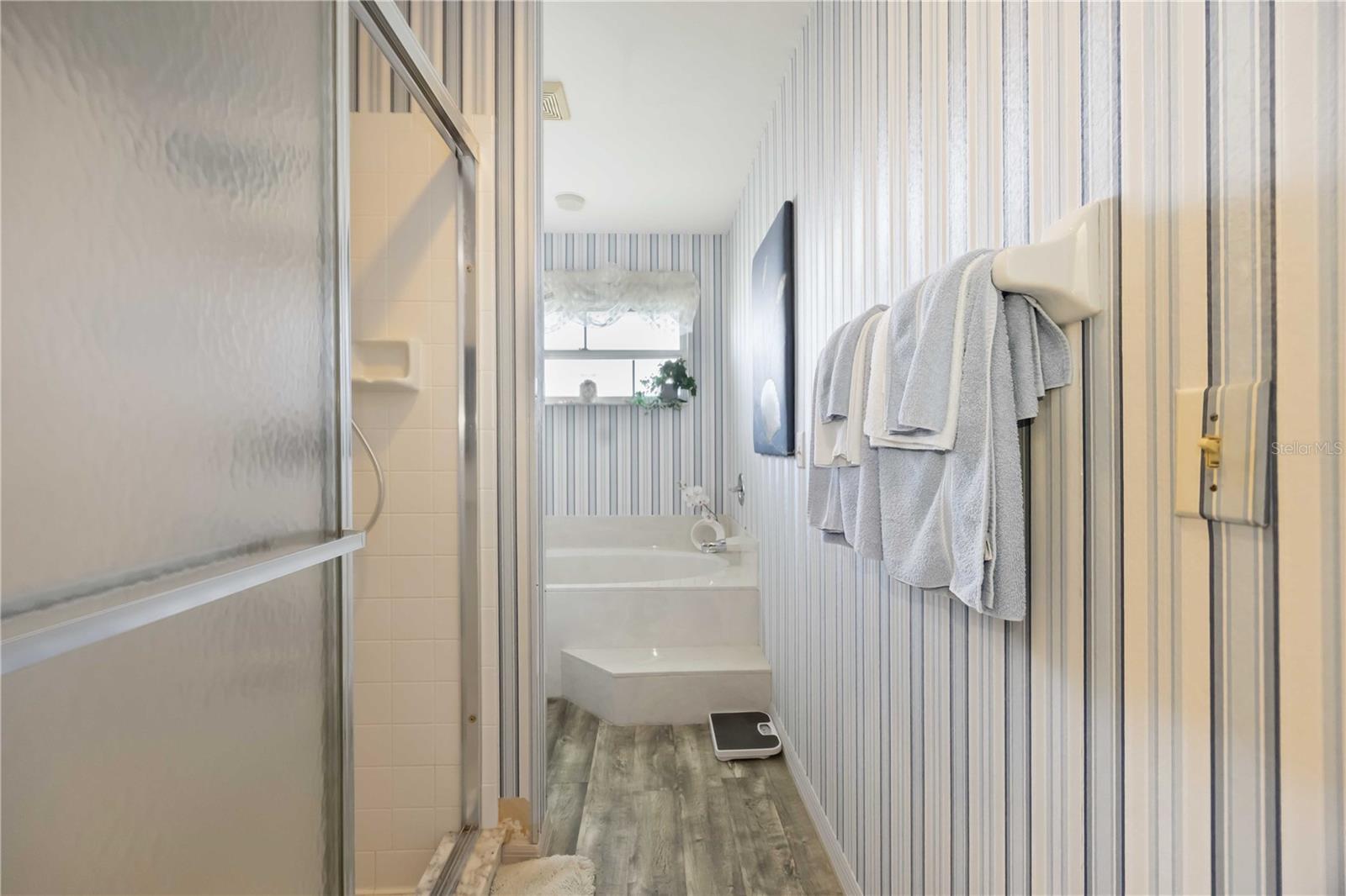 Image 32 of 66 For 805 Harrington Lake Drive N 76