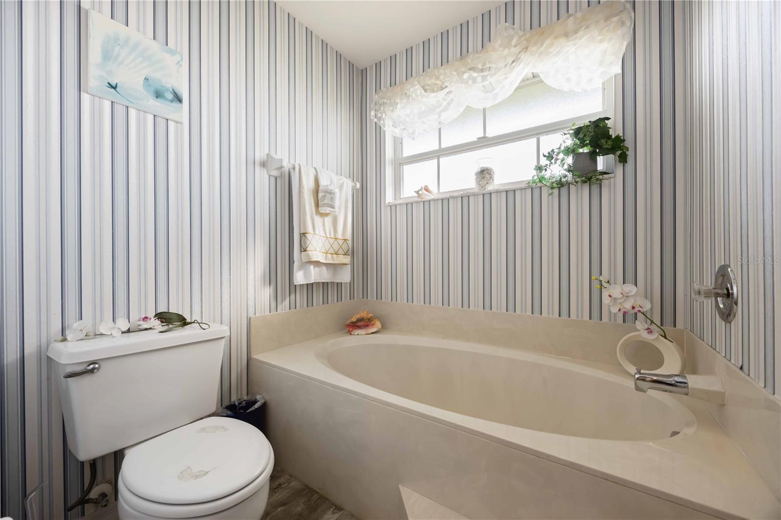 Image 33 of 66 For 805 Harrington Lake Drive N 76