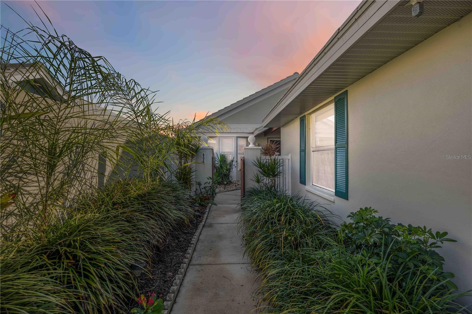 Image 4 of 66 For 805 Harrington Lake Drive N 76