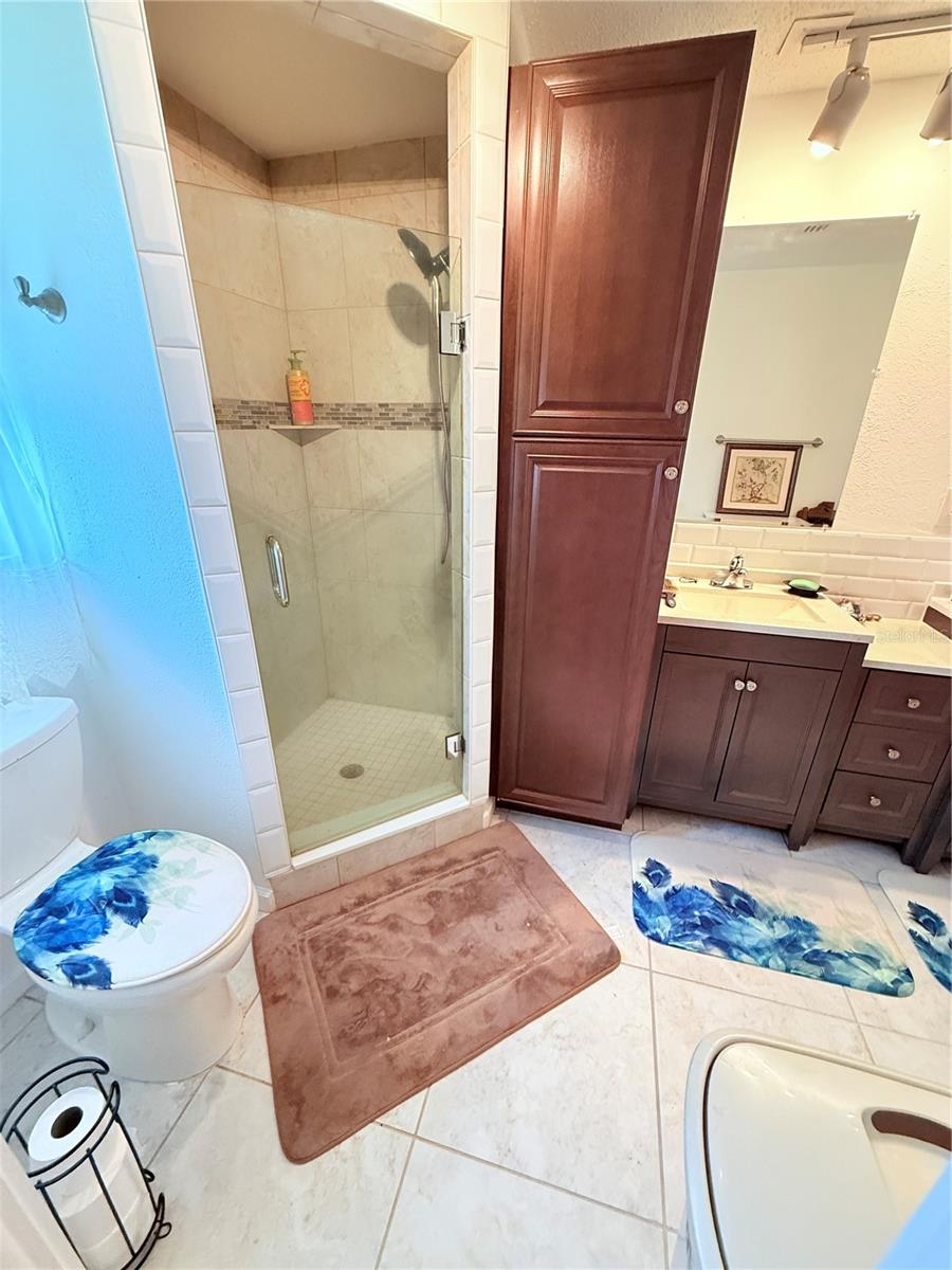 Image 5 of 8 For 644 Blue Lane Nw