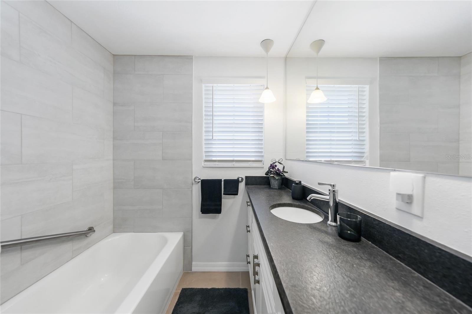 Image 19 of 52 For 1350 Aqua View Lane