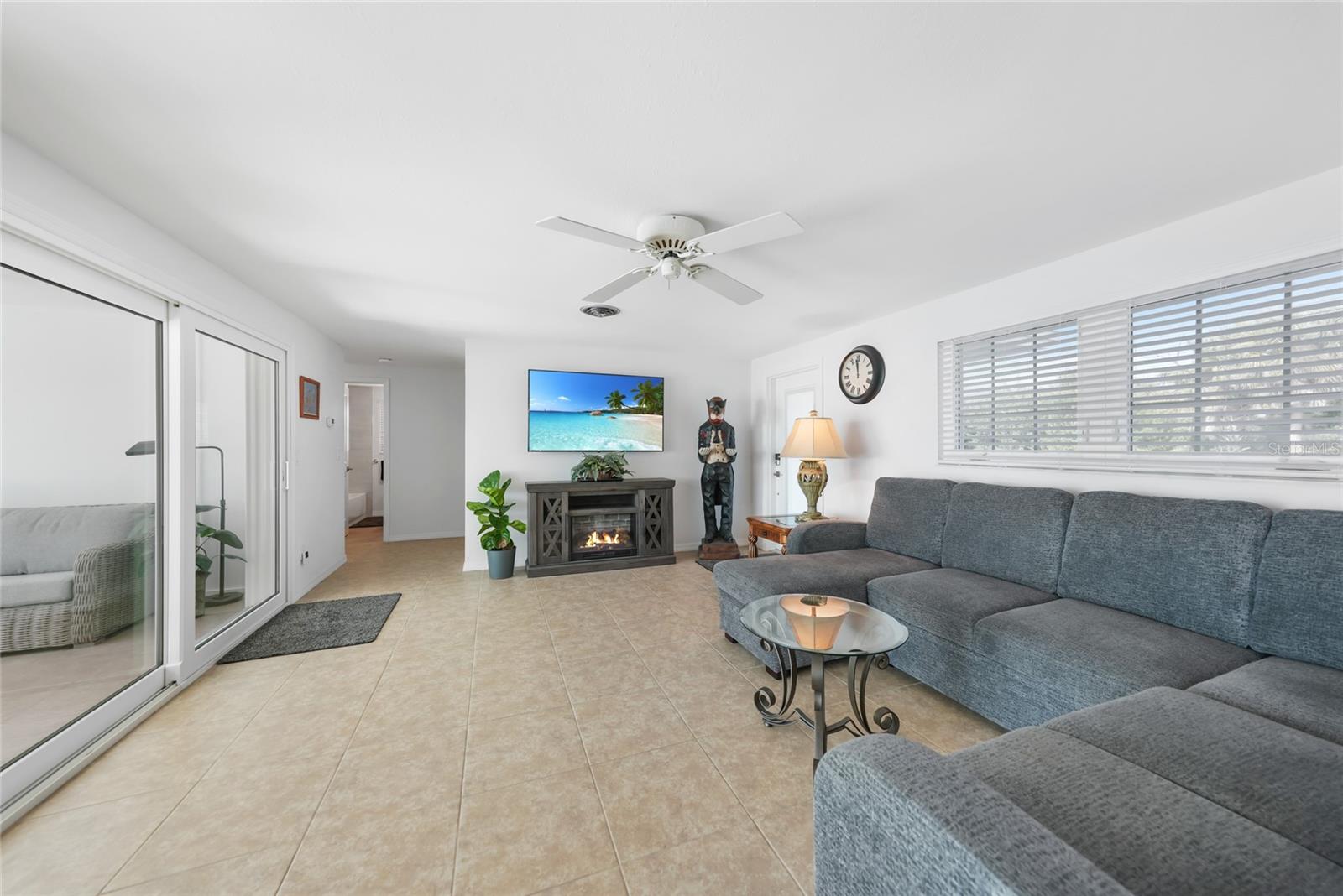 Image 7 of 52 For 1350 Aqua View Lane