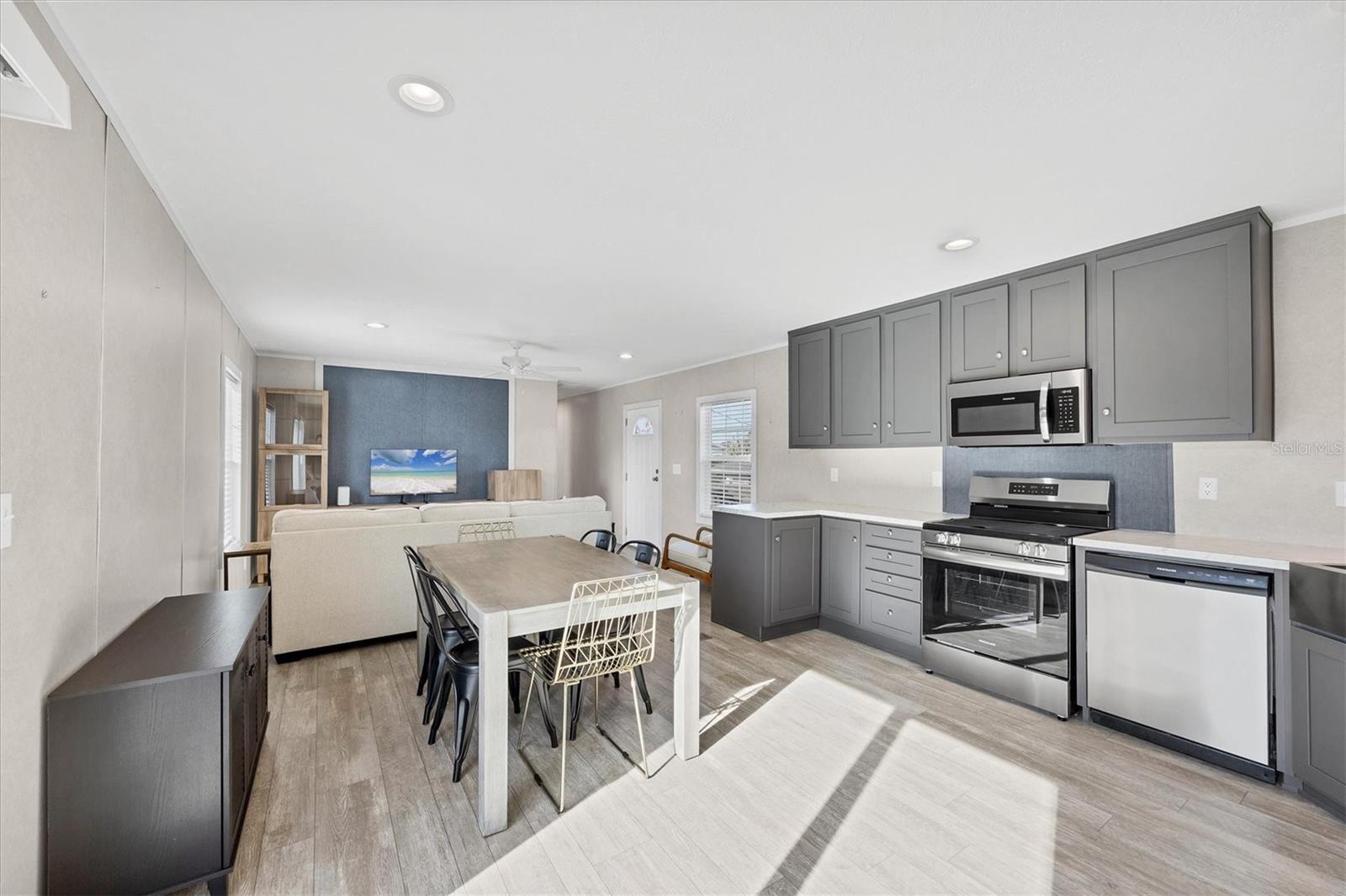 Image 11 of 41 For 3230 Smith Street