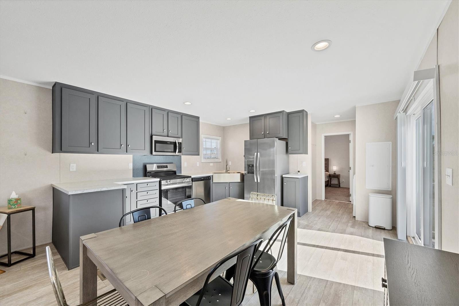 Image 17 of 41 For 3230 Smith Street