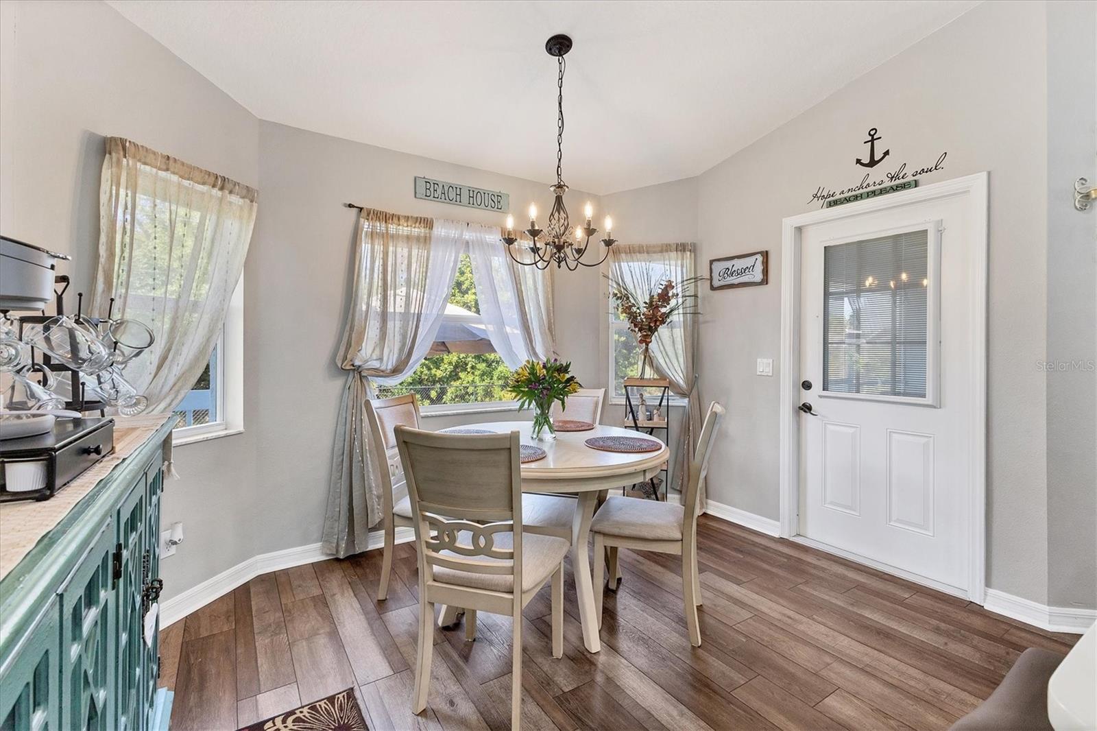 Image 11 of 39 For 1820 Meadow Lark Lane