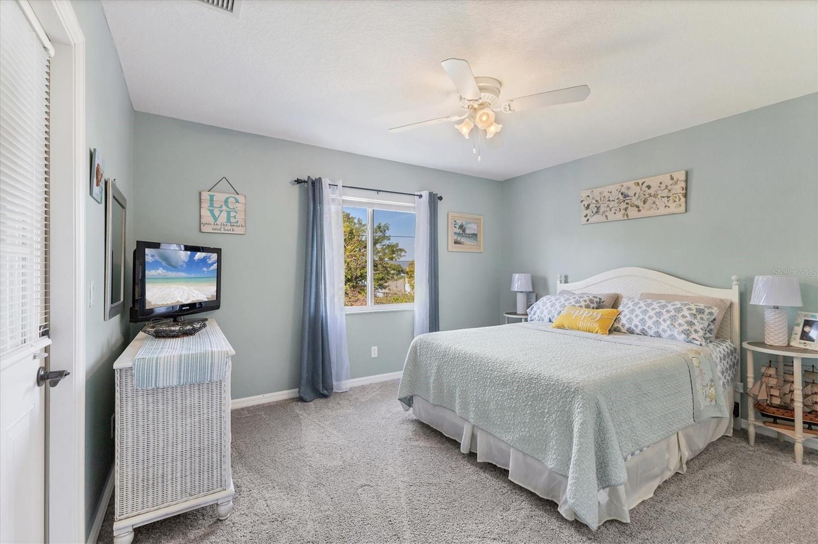 Image 17 of 39 For 1820 Meadow Lark Lane